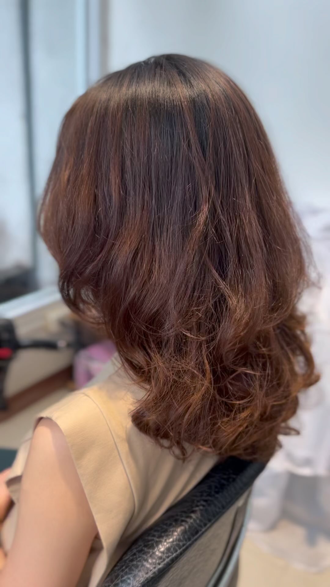 Cut+  Digital Perm + OLAPLEX + Treatment Milbon สวัสดีคะ ร้านทําผมสไตล์ญี่ปุ่น มีเวลาแวะมาใช้บริการได้นะคะ สนใจสอบถามและจอง ️Free parking available ทางร้านมีบริการจอดรถฟรีค่ะ
ตอนนี้พร้อมให้บริการแล้วคะ ร้านทำผมสไตล์ญี่ปุ่น สนใจสอบถามและจองคิวกับทางร้านได้ที่เบอร์ 02-2679-106ค่ะ
.ร้านทำผม 106 ANNEX ‍♀️
เวลาทำการ 10:00 - 19:30  https://lin.ee/Zmaaw5K
Silom 6 (We Space) *รบกวนจองเวลาก่อนมารับบริการทุกครั้งนะคะ
#106hair #106AnnexReMAKE #digitalperm #คะsodaspa #highlightcolor #hairsalon #bangkokbeauty
#bangkok #thailand #ร้านทำผม #กรุงเทพฯ #สีลมซอย6 @ 106 Hair / ANNEX REMAKE
- [ ]