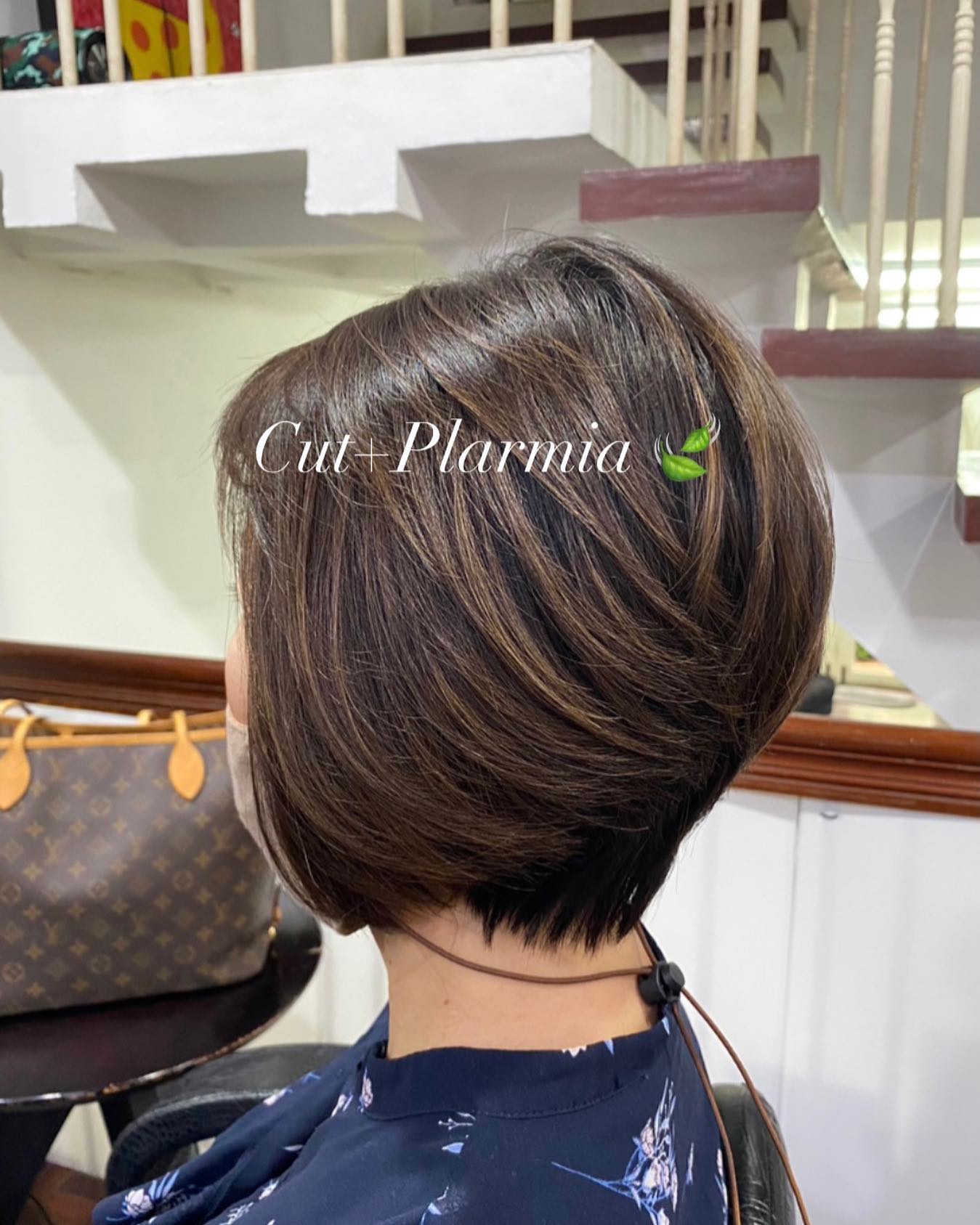 Cut +Plarmia 
ทำผมโดยช่างญา ช่างทำผมสไตล์ญี่ปุ่น '
️บริการที่จอดรถ ค่ะ  ร้านเปิดพร้อมให้บริการแล้วนะคะ
ลูกค้าสามารถเข้ามาใช้บริการ หรือโทรเข้ามาสอบถามจองคิวได้เลยค่ะ  ยินดีให้คำปรึกษาก่อนมาใช้บริการ🥰🥰
ร้านเปิดให้บริการ 9.00-18.30  ขอบคุณลูกค้าทุกท่านที่เข้ามาใช้บริการค่ะ
สอบถามเพิ่มเติมหรือจองคิวทำผม
ได้ที่เบอร์โทรศัพ 02-662-7106
ลูกค้าสามารถจอดรถที่ร้านได้เลยนะคะ  อีก1ช่องทางการติดต่อ, เช็คโปรโมชั่นทางร้านหรือจองคิวทำผม สามารถแอดไลน์ของทางร้านได้เลยค่ะ
LINE account
https://lin.ee/3Cm0Ksiac  #106hair #coco106 #sukhumvit39 #ร้านทำผม106coco #ร้านทำผม106 #สระโซดาสปา #ไฮไลท์สีผม #ทำสีผม #ร้านทำผม #ร้านทำผมในกรุงเทพ #ร้านเสริมสวยในกรุงเทพ