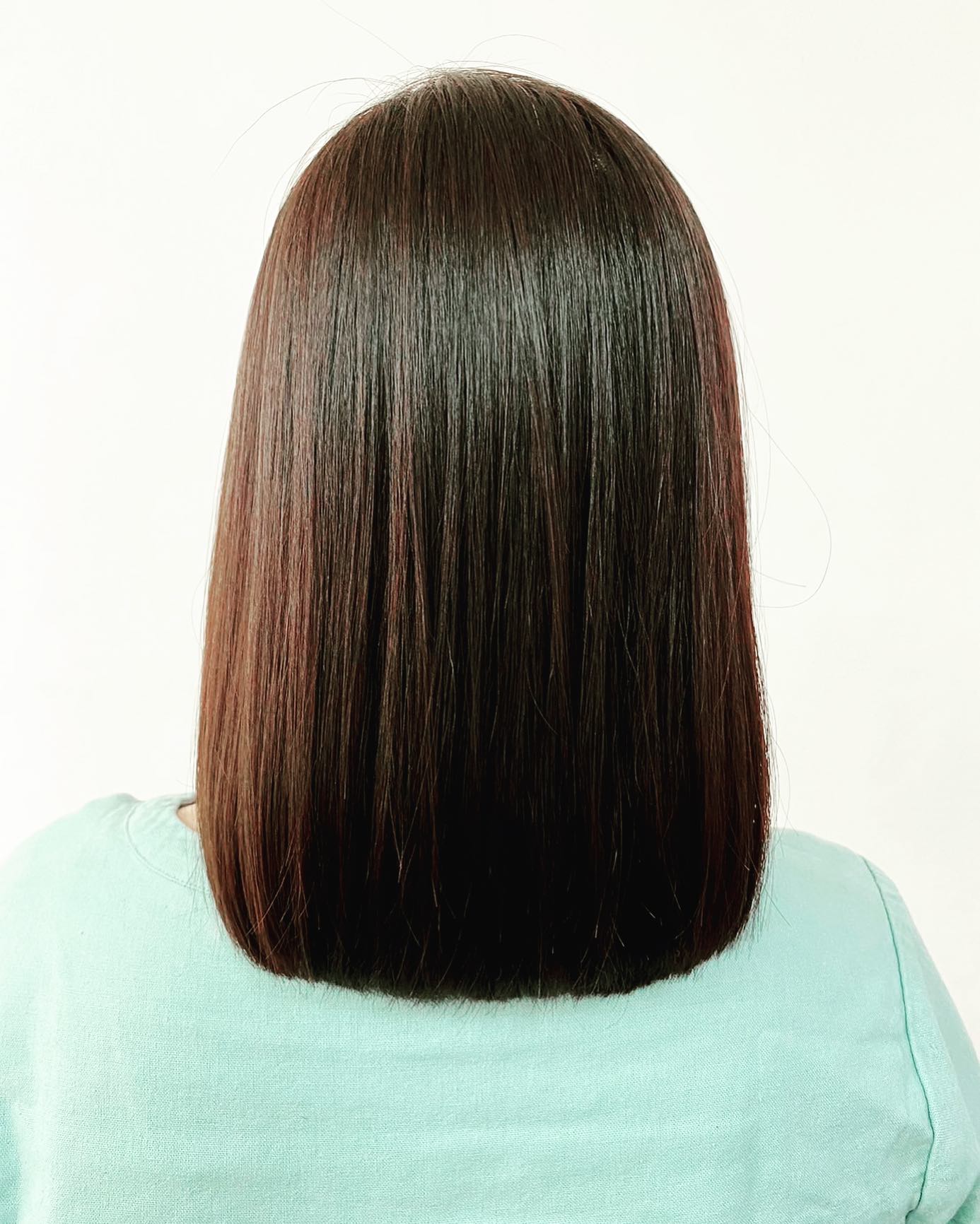 Cut +Straight +color+Milbon treatment 
ทำผมโดยช่างญา ช่างทำผมสไตล์ญี่ปุ่น '
️บริการที่จอดรถ ค่ะ  ร้านเปิดพร้อมให้บริการแล้วนะคะ
ลูกค้าสามารถเข้ามาใช้บริการ หรือโทรเข้ามาสอบถามจองคิวได้เลยค่ะ  ยินดีให้คำปรึกษาก่อนมาใช้บริการ🥰🥰
ร้านเปิดให้บริการ 9.00-18.30  ขอบคุณลูกค้าทุกท่านที่เข้ามาใช้บริการค่ะ
สอบถามเพิ่มเติมหรือจองคิวทำผม
ได้ที่เบอร์โทรศัพ 02-662-7106
ลูกค้าสามารถจอดรถที่ร้านได้เลยนะคะ  อีก1ช่องทางการติดต่อ, เช็คโปรโมชั่นทางร้านหรือจองคิวทำผม สามารถแอดไลน์ของทางร้านได้เลยค่ะ
LINE account
https://lin.ee/3Cm0Ksiac  #106hair #coco106 #sukhumvit39 #ร้านทำผม106coco #ร้านทำผม106 #สระโซดาสปา #ไฮไลท์สีผม #ทำสีผม #ร้านทำผม #ร้านทำผมในกรุงเทพ #ร้านเสริมสวยในกรุงเทพ