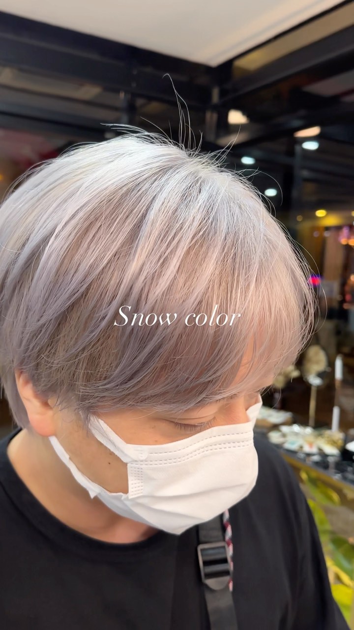 #whiteblonde ☃️snow color .
สีฤดูหนาว Winter Color เหมาะกับคนคูลๆ ทรงผมเท่ๆ ชายหญิงก็ได้
•bleach package 5000thb~
-
สิ่งที่มาพร้อมกับบริการของพวกเรา
🟡 ก่อนทำสีจะมีการฉีดสเปรย์กันแสบที่หนังศีรษะ
 ทำเคมีโดยไม่กังวลด้วยโฟมเคราติน และ Repair Mist ไม่ให้เกล็ดผมที่สำคัญต้องเสียไป
 สเต็ปการสระผมของทางร้านที่ได้เป็นแค่การล้าง พร้อมด้วยผลิตภัณฑ์จากญี่ปุ่น
🟣 เซ็ตผมตามรีเควสพร้อมด้วยแว็กซ์,ออยด์และเซรุ่มผม
🟠 ทำผมเสร็จยังมีสติ็กเกอร์ออริจินอลของทางร้านแถมให้ เอคคลูซีฟสำหรับ VIP เมมเบอร์ที่สมัครครั้งแรกจะมีแก้วน้ำออริจินอลของร้านแถมให้อีก
🟢 พร้อมน้ำดื่มระหว่างทำผมให้เลือกถึง 10 อย่าง
️ ที่จอดรถฟรีแถมไม่ใช่ที่กลางแจ้ง
️ แถมด้วยรอยยิ้มและความรู้สึกที่อยากให้ทุกคนสวยเริ่ดดดดด(แน่นอนฟรีอยู่แล้ว)
-
ที่ตั้งร้าน ร้านอยู่ใกล้กับ บีทีเอสพร้อมพงษ์ ในซอยสุขุมวิท 39 ซอยพร้อมศรี 1 metropole residence ชั้น1 ร้านมีที่จอดรถบริการค่ะ
Metropole residence,soi Phrom si1,Sukhumvit39
จองคิวหรือสอบถามได้ที่เบอร์ tel:020048180
Line@: aki-endo
เวลาทำการ: 10:00AM – 8:00PM (หยุดทุกวันอังคาร Tueday closed)  #ตัดผมสไตล์ญี่ปุ่น #เซ็ตผม #ทำสีผม #ตัดผม #หน้าม้า #หน้าม้าซีทรู #ร้านทำผม #ร้านทำผม #สุขุมวิท #ไฮไลท์ #ทรงผมเกาหลี #ดัดผม #ทรงผมสไตล์เกาหลี #สไตล์เกาหลี #ม้วนผม #ผมสั้น #ฟอกผม #ย้อมผม #バンコク美容院 #バンコク美容室 #染髪 #漂髪 #漸層染 #理发 #염색 #앞머리 #헤어컬러링 #탈색