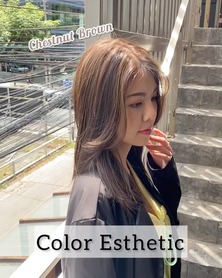 Color Esthetic  ถึงแม้จะเป็นรายการเกี่ยวกับการทำสีผม แต่ก็สามารถทำให้เส้นผมมีสุขภาพที่ดีขึ้นได้🤫  เมนูCuu's hair เป็นเมนูยอดนิยม จำเป็นต้องจำกัดสิทธิ์ในการจองคิว แนะนำให้ทุกท่านรีบติดต่อทางเราเพื่อสำรองคิวไว้ล่วงหน้า
สำหรับเมนูนี้เป็นการทำสีพร้อมกับการดูแลเส้นผมด้วยการเติมสารอาหารจำนวนมาก เช่น เคราติน คอลลาเจน กรดอะมิโน กรดไฮยาลูโรนิก เซราไมด์ ฯลฯ 
ไม่ว่าจะเป็นพื้นผมธรรมดา หรือพื้นผมที่ผ่านการฟอก ผมจะดูเงางามขึ้น เนื่องจากเส้นผมได้รับการบำรุงดูแลจากภายใน ไม่ว่าจะมีสภาพเส้นผมอย่างไรผมจะดีขึ้นได้อย่างแน่นอน  แนะนำ!! เหมาะสำหรับผู้ที่ต้องการทำสีผมแต่ไม่ต้องการให้เส้นผมหรือหนังศรีษะถูกทำลายหรือได้รับความเสียหาย   อยากให้ทุกท่านได้สัมผัสกับเมนูทำผมอย่างเต็มรูปแบบที่สัมผัสได้ที่ CUU’s hair ที่เดียวเท่านั้น ‍♀️  Color Esthetic
7300 บาท → 5600 บาท
ตัด ,ทำสี ,ให้คำปรึกษา, ดีท็อกซ์หนังศีรษะ,สระผม, แชมพู ,ทรีทเม้นท์, เซ็ท, เป่า,การรับประกัน (ฟรี) ปรึกษาทางไลน์ (ฟรี) + ตัดหน้าม้าหลังทำ 3 สัปดาห์  ระยะเวลาที่ใช้ : ประมาณ 3 ชั่วโมง  カラーエステは…  ヘアカラーメニューなのに髪の毛が良くなります🤫  クーズヘアの人気メニュー、予約に制限を設けているのでご予約はお早めに！
ケラチン、コラーゲン、アミノ酸、スーパーヒアルロン酸、セラミドなどなどここでは伝えきれない程の栄養をたくさん入れながらカラーの施術しています。普通の髪はもちろん、ブリーチ毛でも、とても艶が出て、髪の内部から栄養補給されてどんな髪でも本来の状態が必ず良くなります！
カラーしたいけど、髪や頭皮を傷ませたくない方におすすめです！  クーズヘアのオリジナル、髪エステ是非体験してください‍♀️  IG:cuushair
Facebook : Cuu's​ hair
TEL : 02-065-0909
#bangkok #thonglor #bangkokhairsalon #ผม #เกาหลี #ม้วนผมเกาหลี #ร้านเสริมสวย #ดัดผม #สไตล์เกาหลี #hairesthetic #organic