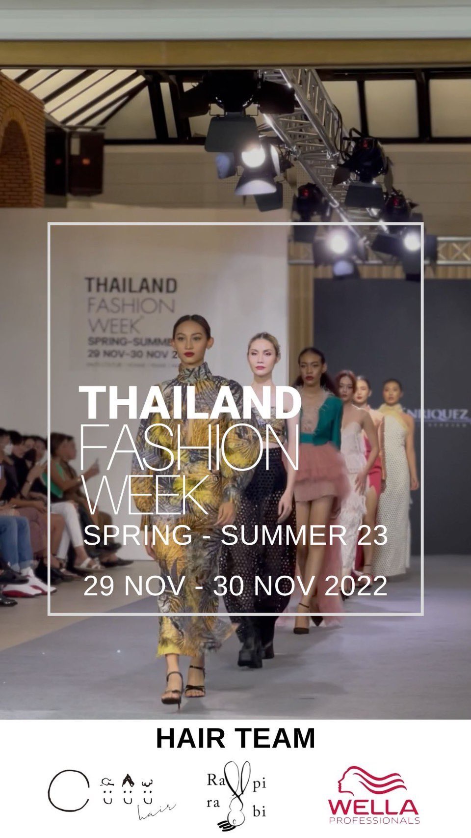 THAILAND FASHION WEEK🇹🇭  วันนี้แอดมินนำบรรยากาศงาน Thailand fashion week ( @thailandfashionweek )กรุงเทพฯ มาให้ทุกคนได้ชมกันค่ะ  งานจะจัดแสดงคอลเลคชั่นผู้ชายและผู้หญิงในช่วงฤดูใบไม้ผลิ/ฤดูร้อน 2022-2023 งานนี้ดึงดูดผู้ชมและสื่อมวลชนทั้งในประเทศและต่างประเทศได้เป็นอย่างดี  สำหรับปีนี้ทาง Rios group และร้านทำผมในเครือทั้งหมด 2 แบรนด์ (Cuu's hair & Rapi-rabi) ได้เข้าร่วมออกแบบทรงผมให้กับนางแบบ/นายแบบภายในงาน  ครั้งนี้ทางเราได้มีโอกาสร่วมงานกับทาง THAILAND FASHION WEEK เป็นครั้งที่ 3 ทางเรายินดีและขอขอบคุณที่ให้โอกาสเป็นส่วนหนึ่งของงานครั้งนี้ และทางเราหวังว่าจะได้ร่วมงานกันอีกในปีต่อไปด้วยนะคะ  Hair partner
@rapirabi.color
@cuushair  Hair products
@wellapro.thailand