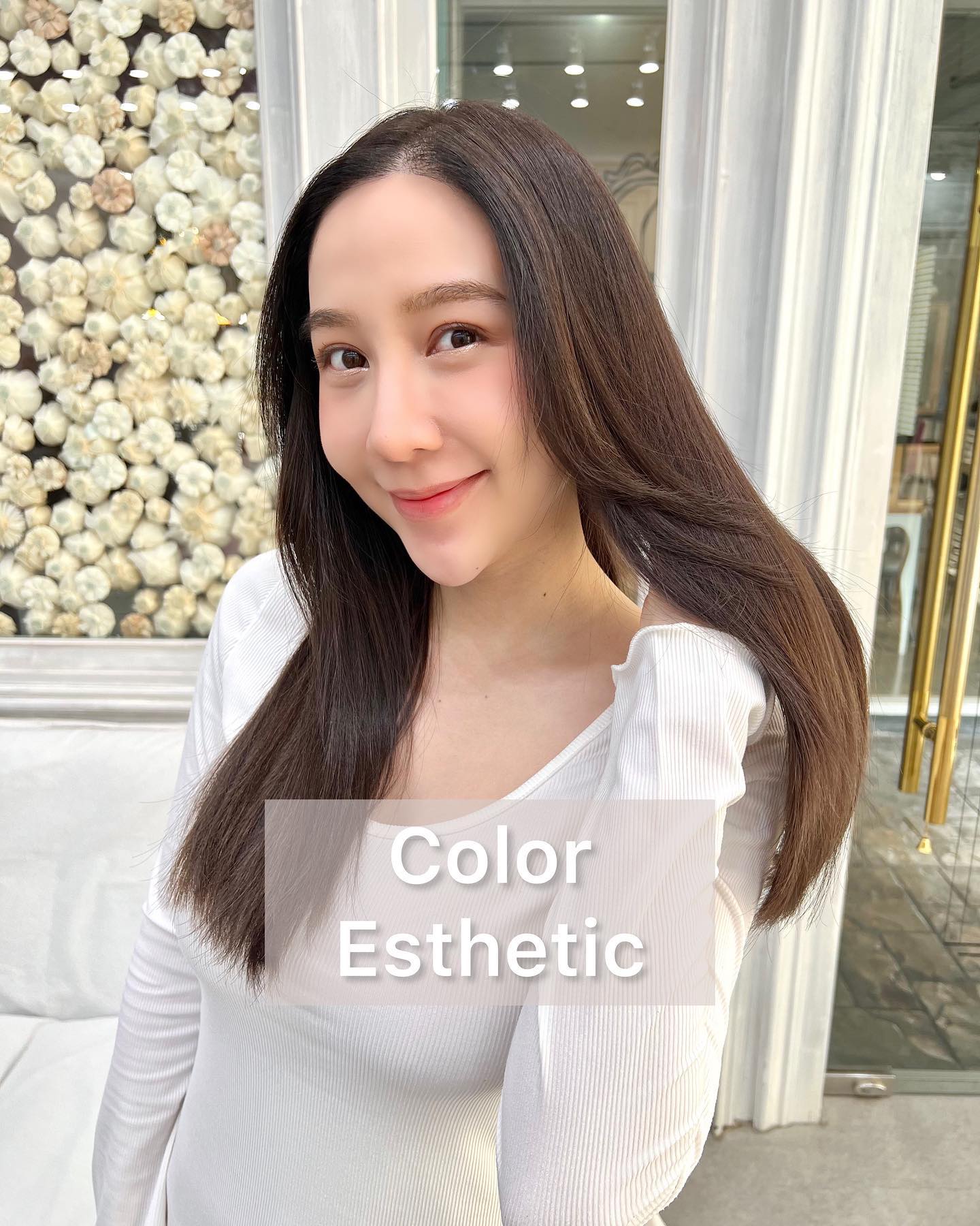 Color Esthetic 
⁡
ถึงแม้จะเป็นรายการเกี่ยวกับการทำสีผม แต่ก็สามารถทำให้เส้นผมมีสุขภาพที่ดีขึ้นได้🤫
⁡
เมนูCuu's hair เป็นเมนูยอดนิยม จำเป็นต้องจำกัดสิทธิ์ในการจองคิว แนะนำให้ทุกท่านรีบติดต่อทางเราเพื่อสำรองคิวไว้ล่วงหน้า
สำหรับเมนูนี้เป็นการทำสีพร้อมกับการดูแลเส้นผมด้วยการเติมสารอาหารจำนวนมาก เช่น เคราติน คอลลาเจน กรดอะมิโน กรดไฮยาลูโรนิก เซราไมด์ ฯลฯ 
ไม่ว่าจะเป็นพื้นผมธรรมดา หรือพื้นผมที่ผ่านการฟอก ผมจะดูเงางามขึ้น เนื่องจากเส้นผมได้รับการบำรุงดูแลจากภายใน ไม่ว่าจะมีสภาพเส้นผมอย่างไรผมจะดีขึ้นได้อย่างแน่นอน 
⁡
แนะนำ!! เหมาะสำหรับผู้ที่ต้องการทำสีผมแต่ไม่ต้องการให้เส้นผมหรือหนังศรีษะถูกทำลายหรือได้รับความเสียหาย  
⁡
อยากให้ทุกท่านได้สัมผัสกับเมนูทำผมอย่างเต็มรูปแบบที่สัมผัสได้ที่ CUU’s hair ที่เดียวเท่านั้น ‍♀️
⁡
Color Esthetic
7300 บาท → 5600 บาท
ตัด (ส่วนลด 700 บาท หากไม่มีการตัด),ทำสี ,ให้คำปรึกษา, ดีท็อกซ์หนังศีรษะ,สระผม, แชมพู ,ทรีทเม้นท์, เซ็ท, เป่า,การรับประกัน (ฟรี) ปรึกษาทางไลน์ (ฟรี) + ตัดหน้าม้าหลังทำ 3 สัปดาห์
⁡
ระยะเวลาที่ใช้ : ประมาณ 3 ชั่วโมง
⁡
カラーエステは…
⁡
ヘアカラーメニューなのに髪の毛が良くなります🤫
⁡
クーズヘアの人気メニュー、予約に制限を設けているのでご予約はお早めに！
ケラチン、コラーゲン、アミノ酸、スーパーヒアルロン酸、セラミドなどなどここでは伝えきれない程の栄養をたくさん入れながらカラーの施術しています。普通の髪はもちろん、ブリーチ毛でも、とても艶が出て、髪の内部から栄養補給されてどんな髪でも本来の状態が必ず良くなります！
カラーしたいけど、髪や頭皮を傷ませたくない方におすすめです！
⁡
クーズヘアのオリジナル、髪エステ是非体験してください‍♀️
⁡
カラーエステ
7300B→5600B
カラー、カウンセリング、頭皮デトックス、髪クレンジング、シャンプー、トリートメント、カット（カットなしは７００Bオフ）セット、ブロー、技術保証（無料）ライン相談（無料）
⁡
所要時間:約3時間
⁡
IG:cuushair
Facebook : Cuu's​ hair
HP: https://cuushair.com
TEL : 02-065-0909
#bangkok #thonglor #bangkokhairsalon #ผม #เกาหลี #ม้วนผมเกาหลี #ร้านเสริมสวย #ดัดผม #สไตล์เกาหลี #hairesthetic #organic