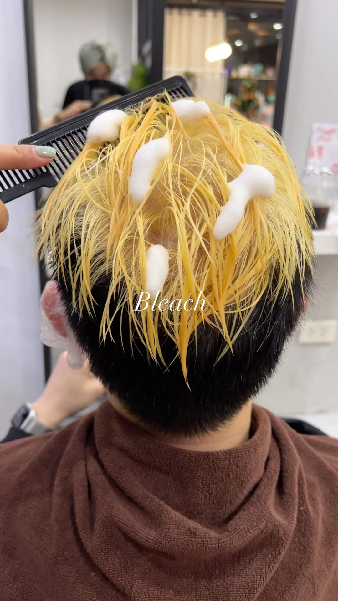 #whiteblonde
•bleach package 5000thb~
•care bleach & ultrasonic 6500thb~
☆☆☆☆
・เข้าถึงทุกเทรนด์ไม่ว่าจะญี่ปุ่นหรือเกาหลี
☆☆☆☆
คุณเคยมีประสบการณ์ที่หลังจากทำไฮไลท์ เวลาผ่านไปรู้สึกเส้นทั้งหมดมันกระจัดกระจาย ทั้งตอนที่เสร็จใหม่มันสวยมาก
ไฮไลท์ของทางร้านเราแตกต่างจากร้านอื่นยังไง?
•ผ่านการตรวจเช็คทุกขั้นตอน โดยช่างเทคนิคญี่ปุ่น
•มีพื้นฐานการไฮไลท์อย่างแท้จริงจากอังกฤษและญี่ปุ่น
•มีการดีไซน์ ผ่านเส้นไฮไลท์ทุกๆเส้น ที่มีการวัดเป็นมิลลิเมตร
เพราะอย่างงั้น ไฮไลท์ของพวกเรานั้น ทั้งงดงาม แม้เวลาผ่านไปก็ยังคงความสวย
☆☆☆☆
・พวกเรานั้นมีรับประกันสี10วัน(ไม่รวมสีหลุดโดยธรรมชาติ)
・สำหรับท่านที่ทำไฮไลท์ครั้งแรก สามารถใส่สีอีกครั้งในราคา 1000 บาทภายใน 20 วัน
☆☆☆☆
-
ที่ตั้งร้าน ร้านอยู่ใกล้กับ บีทีเอสพร้อมพงษ์ ในซอยสุขุมวิท 39 ซอยพร้อมศรี 1 metropole residence ชั้น1 ร้านมีที่จอดรถบริการค่ะ
Metropole residence,soi Phrom si1,Sukhumvit39
จองคิวหรือสอบถามได้ที่เบอร์ tel:020048180
Line@: aki-endo
เวลาทำการ: 10:00AM – 8:00PM (หยุดทุกวันอังคาร Tueday closed)  #ตัดผมสไตล์ญี่ปุ่น #เซ็ตผม #ทำสีผม #ตัดผม #หน้าม้า #หน้าม้าซีทรู #ร้านทำผม #ร้านทำผม #สุขุมวิท #ไฮไลท์ #ทรงผมเกาหลี #ดัดผม #ทรงผมสไตล์เกาหลี #สไตล์เกาหลี #ม้วนผม #ผมสั้น #ฟอกผม #ย้อมผม #バンコク美容院 #バンコク美容室 #染髪 #漂髪 #漸層染 #理发 #염색 #앞머리 #헤어컬러링 #탈색