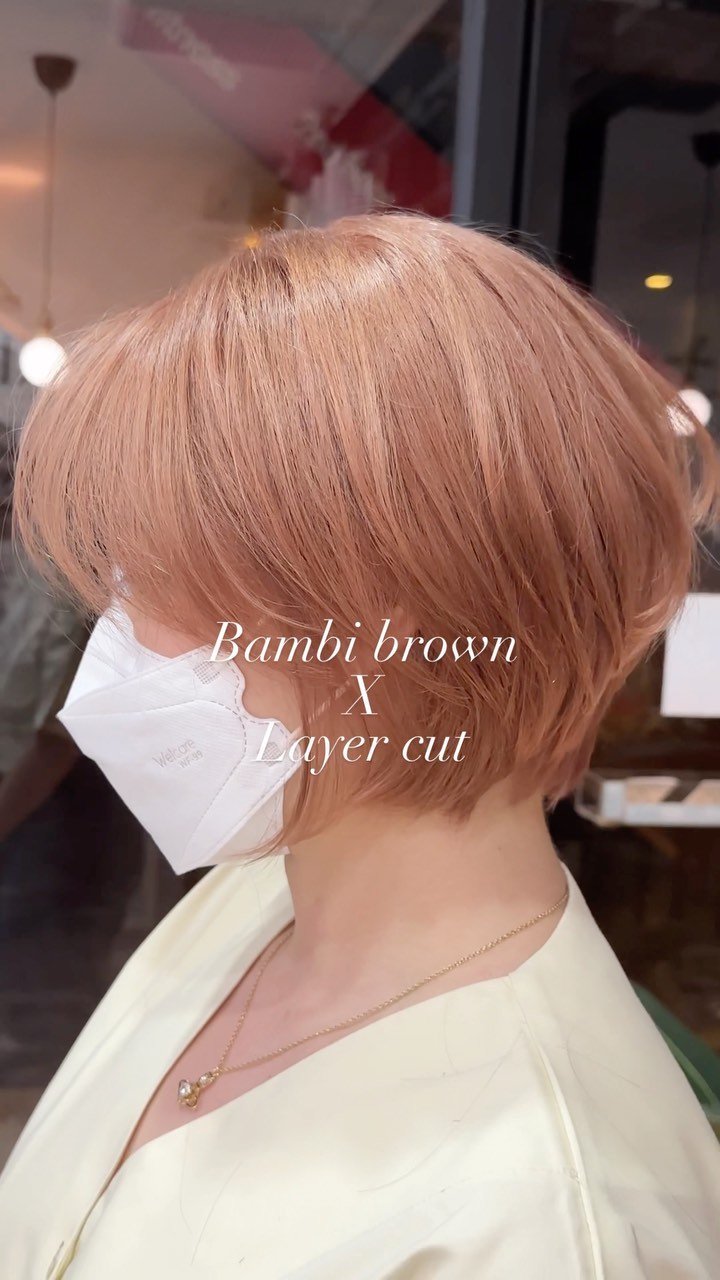 #bambibrown 
Bambi brown สีสุดคิ้วแบบตัวการ์ตูนในวัยเด็ก🦌
•cut 1000thb~
•color 2500thb~
-
สิ่งที่มาพร้อมกับบริการของพวกเรา
🟡 ก่อนทำสีจะมีการฉีดสเปรย์กันแสบที่หนังศีรษะ
 ทำเคมีโดยไม่กังวลด้วยโฟมเคราติน และ Repair Mist ไม่ให้เกล็ดผมที่สำคัญต้องเสียไป
 สเต็ปการสระผมของทางร้านที่ได้เป็นแค่การล้าง พร้อมด้วยผลิตภัณฑ์จากญี่ปุ่น
🟣 เซ็ตผมตามรีเควสพร้อมด้วยแว็กซ์,ออยด์และเซรุ่มผม
🟠 ทำผมเสร็จยังมีสติ็กเกอร์ออริจินอลของทางร้านแถมให้ เอคคลูซีฟสำหรับ VIP เมมเบอร์ที่สมัครครั้งแรกจะมีแก้วน้ำออริจินอลของร้านแถมให้อีก
🟢 พร้อมน้ำดื่มระหว่างทำผมให้เลือกถึง 10 อย่าง
️ ที่จอดรถฟรีแถมไม่ใช่ที่กลางแจ้ง
️ แถมด้วยรอยยิ้มและความรู้สึกที่อยากให้ทุกคนสวยเริ่ดดดดด(แน่นอนฟรีอยู่แล้ว)
-
ที่ตั้งร้าน ร้านอยู่ใกล้กับ บีทีเอสพร้อมพงษ์ ในซอยสุขุมวิท 39 ซอยพร้อมศรี 1 metropole residence ชั้น1 ร้านมีที่จอดรถบริการค่ะ
Metropole residence,soi Phrom si1,Sukhumvit39
จองคิวหรือสอบถามได้ที่เบอร์ tel:020048180
Line@: aki-endo
เวลาทำการ: 10:00AM – 8:00PM (หยุดทุกวันอังคาร Tueday closed)  #ตัดผมสไตล์ญี่ปุ่น #เซ็ตผม #ทำสีผม #ตัดผม #หน้าม้า #หน้าม้าซีทรู #ร้านทำผม #ร้านทำผม #สุขุมวิท #ไฮไลท์ #ทรงผมเกาหลี #ดัดผม #ทรงผมสไตล์เกาหลี #สไตล์เกาหลี #ม้วนผม #ผมสั้น #ฟอกผม #ย้อมผม #バンコク美容院 #バンコク美容室 #染髪 #漂髪 #漸層染 #理发 #염색 #앞머리 #헤어컬러링 #탈색