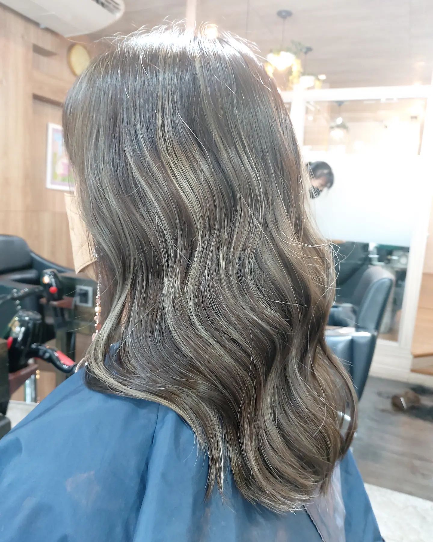 Cut+Highlight +color +olaplex +treatment Milbon 
️Free parking available
สามารถโทรจองคิวได้ที่
02-042-8385
LINE Account : https://lin.ee/3NZFLGo
หรือทางเว็บไซด์
https://lilachokkaido.com/booking/
ทางไปเลือก VIP Gift Voucher↓
https://www.gowabi.com/en/provider/lilac-by-106-hair  #ร้านเสริมสวย #ร้านเสริมสวยทองหล่อซอย5 #ทองหล่อซอย5 #thonglorsoi5 #salon #thonglor #salonthonglor #lilacby106 #106hairstudio #バンコク美容室 #バンコク #トンロー美容室 #トンローソイ5 #サロン #bangkok #stylist #perm #digitalperm #color #haircut #milbon #cut #japansalo #beauty #review #Bangkok #hair #Good #lilachokkaido
BOOKING - Spa & Hair LiLAC by 106Hair
...
lilachokkaido.com @ Spa & Hair Lilac by 106Hair