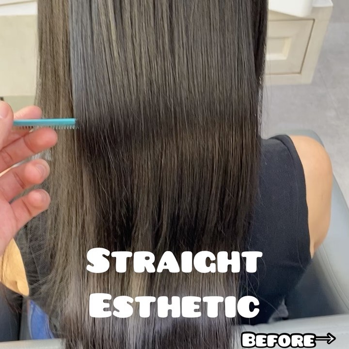 Straight Esthetic  เปรียบเทียบการยืดแบบstraight esthetic และ การยืดแบบทั่วไปค่อนข้างมีความแตกต่างกันมาก  straight Esthetic ผมจะนุ่มมากและดูตรงเป็นธรรมชาติ ด้วยตัวยาและส่วนผสมสูตรเฉพาะของร้านเรา ไม่ว่าจะมีผมหยักศกหรือผมที่ผ่านการถูกทำลาย ก็สามารถยืดให้ผมตรงสลวยและเงางามได้โดยที่ไม่ทำร้ายเส้นผม  เมื่อเส้นผมได้เปลี่ยนไปเป็นผมที่ตรงลวยแล้ว เพียงแค่เป่าเองที่บ้านให้แห้งผมก็สวยและเงางาม  หลังจากการยืด straight Esthetic รู้สึกผมนุ่มมากเหมือนเป็นผมที่เกิดใหม่ จนอยากสัมผัสตลอดทั้งวัน 🤣  ระยะเวลาที่อยู่ได้ โดยประมาณครึ่งปีถึง1ปี ขึ้นอยู่กับสภาพเส้นผมและการดูแลของแต่ละท่าน และหากดูแลเส้นผมหลังการยืดอย่างต่อเนื่อง ผมจะยิ่งเงางามและอยู่ได้นานยิ่งขึ้น  การที่จะมีสภาพเส้นผมที่สวยและอยู่ได้นานนั้น ยังต้องอาศัยความร่วมมือในการดูแลเส้นผมของคุณลูกค้าอย่างต่อเนื่อง  หลังจากยืดผมแล้วประมาณ2วัน สามารถม้วนผมหรือมัดผมได้ตามที่ต้องการ  บริเวณโคนผม หากมีผมหยักศกขึ้นใหม่ สามารถยืดแค่บริเวณโคนผมและปลายผมทำtreatment esthetic แทนนะคะ  #bangkok #thonglor #bangkokhairsalon #ผม #เกาหลี #ม้วนผม เกาหลี #ร้านเสริมสวย #ดัดผม #สไตล์เกาหลี #hairesthetic #organic