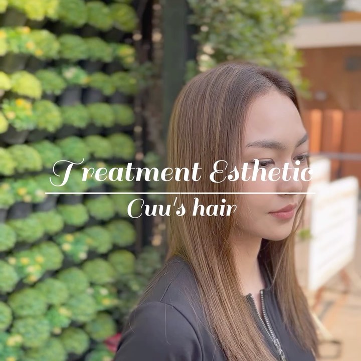 Treatment Esthetic 
เป็นทรีทเมนท์ที่มีสารอาหารคุณประโยชน์จำนวนมากแก่เส้นผม ส่วนผสมเป็นน้ำยาออแกนิคอุดมไปด้วย กรดอะมิโน กรดไฮยาลูโรนิก เซราไมด์ เคราติน คอลลาเจน วิตามินฯลฯทำให้ผมเงางาม นุ่มสลวย เส้นผมดูสุขภาพดีขึ้นจากเดิม ลดการชี้ฟู ผมมีน้ำหนักมากขึ้น  Treatment Esthetic
4900THB → 4300THB
ตัด ,ทรีทเม้นท์ ,ให้คำปรึกษา, ดีท็อกซ์หนังศีรษะ ,สระผม, แชมพู, เซ็ท,เป่า,การรับประกัน (ฟรี) ปรึกษาทางไลน์ (ฟรี)  ระยะเวลาที่ใช้ : ประมาณ 2 ชั่วโมง  *เมนู Hair Esthetic ทุกเซ็ลูกค้าที่ใช้บริการชุดเซ็ตครั้งแรก จะมีของขวัญให้เป็นCuu'original care set(Cuuแชมพู 50ml, Cuu ทรีทเม้นท์ 50g,Cuu ทรีทเม้นท์แบบไม่ต้องล้างออก 30gมูลค่า800บาท )  ในประเทศไทยจะเป็นการทำผมเต็มรูปแบบที่สามารถสัมผัสได้ที่ CUU's hairเท่านั้น  สามารถติดต่อสอบถามเข้ามาได้ทุกเมื่อนะคะ  IG:cuushair
Facebook : Cuu's​ hair
TEL : 02-065-0909
#bangkok #thonglor #bangkokhairsalon #ผม #เกาหลี #ม้วนผมเกาหลี #ร้านเสริมสวย #ดัดผม #สไตล์เกาหลี #hairesthetic #organic #バンコク美容室