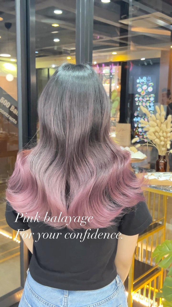 Pink balayage for your confidence.
•package 5490thb~
-
☆☆☆☆
・ไฮไลท์,เทคนิคตัดที่ละเอียด ควบคู่ผลิตภัณฑ์และเทคนิคจากญี่ปุ่น สร้างสรรค์ทรงผม
・เข้าถึงทุกเทรนด์ไม่ว่าจะญี่ปุ่นหรือเกาหลี
☆☆☆☆
・Akiendo คือทรงผมที่เชื่อมไปถึงความมั่นใจของคุณ🤩
☆☆☆☆
・พวกเรานั้นมีรับประกันสี10วัน(ไม่รวมสีหลุดโดยธรรมชาติ)
・สำหรับท่านที่ทำไฮไลท์ครั้งแรก สามารถใส่สีอีกครั้งในราคา 1000 บาทภายใน 20 วัน
☆☆☆☆
-
ที่ตั้งร้าน ร้านอยู่ใกล้กับ บีทีเอสพร้อมพงษ์ ในซอยสุขุมวิท 39 ซอยพร้อมศรี 1 metropole residence ชั้น1 ร้านมีที่จอดรถบริการค่ะ
Metropole residence,soi Phrom si1,Sukhumvit39
จองคิวหรือสอบถามได้ที่เบอร์ tel:020048180
Line@: aki-endo
เวลาทำการ: 10:00AM – 8:00PM (หยุดทุกวันอังคาร Tueday closed)  #haircut  #haircolor #hairstyle #akiendo #bangkokhairsalon #ตัดผมสไตล์ญี่ปุ่น #เซ็ตผม #ทำสีผม #ตัดผม #หน้าม้า #หน้าม้าซีทรู #ร้านทำผม #ร้านทำผม #สุขุมวิท #ไฮไลท์ #ทรงผมเกาหลี #ดัดผม #ทรงผมสไตล์เกาหลี #สไตล์เกาหลี #ม้วนผม #ผมสั้น #ฟอกผม #ย้อมผม #バンコク美容院 #バンコク美容室