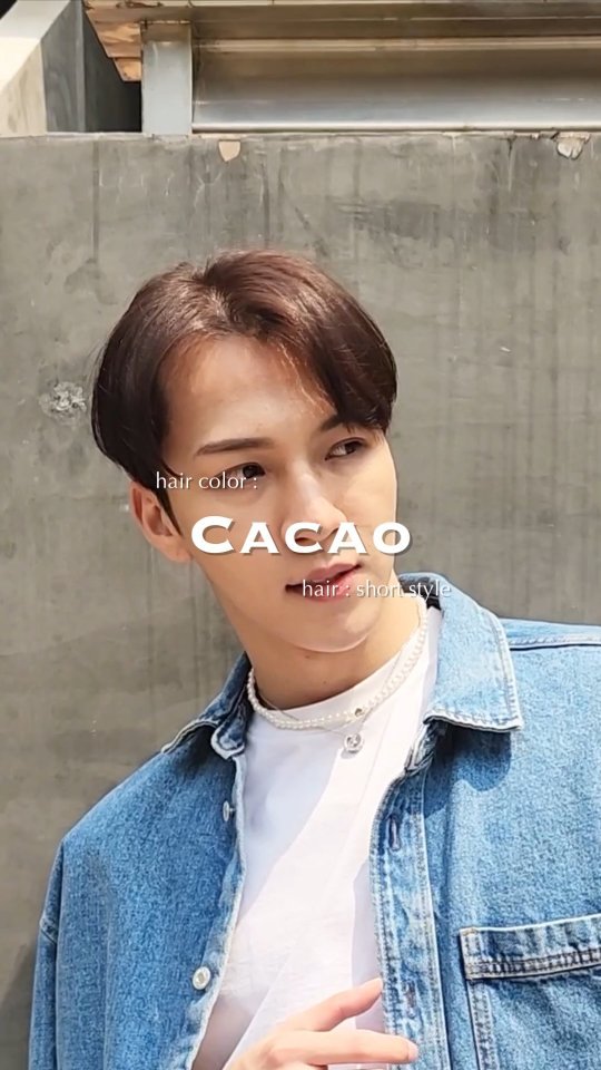 Style :    short  Color :  CACAO        วันนี้เรามาแนะนำสีสำหรับหนุ่มๆสาวๆคนไหนที่กำลังมีแพลนจะเปลี่ยนสีผม อย่าเพิ่งด่วนตัดสินใจจนกว่าจะทำความรู้จักกับโทนสีน้ำตาล CACAO 
     😀 สีน้ำตาล CACAO มีความพิเศษเฉพาะตัว นอกจากจะเหมาะกับหนุ่มสาวที่ต้องการลุคธรรมชาติแล้ว ยังสามารถปรับลุคด้วยการเซ็ทผมให้ดูมีวอลลุ่ม หรือทำให้ดูยุ่งๆ และยังเข้ากันได้ดีกับทรงผมหลายแบบ หลายสไตล์อีกด้วย แนะนำทุกคนมาลองเปลี่ยนลุคกันได้ค่ะ  Stylist :   GAME  @gamenoolek89  FB :  BELL Otonagami  salon  Tel :      020003001
LINE :   @skk6845h
Business hours :   9AM〜9PM  Please feel free to contact us/お気軽にお問合せください️  #Bellotonagamisalon #ร้านทำผมญี่ปุ่น #バンコク美容室 #バンコク駐在 #バンコク在住