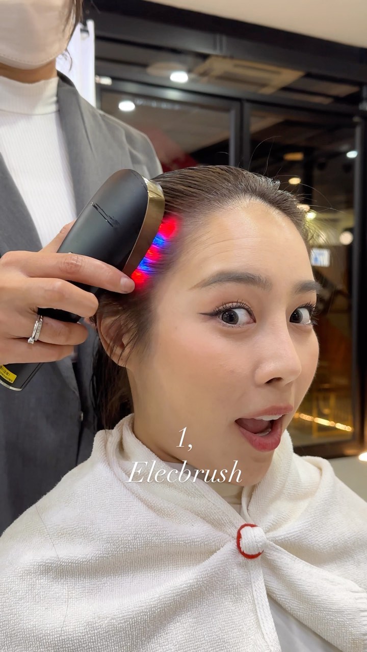 電気ブラシ&超音波アイロン️
•popular in Japan Elecbrush & ultrasonic wave 
Powerdict treatment and Elecbrush 
•2800THB
-
ลิฟท์หน้า ทำความสะอาดหนังศีรษะ กระตุ้นผิวหนัง ION ELEC LED รวมจบในแปรงเดียว
-
☆☆☆☆
・ไฮไลท์,เทคนิคตัดที่ละเอียด ควบคู่ผลิตภัณฑ์และเทคนิคจากญี่ปุ่น สร้างสรรค์ทรงผม
・เข้าถึงทุกเทรนด์ไม่ว่าจะญี่ปุ่นหรือเกาหลี
☆☆☆☆
・Akiendo คือทรงผมที่เชื่อมไปถึงความมั่นใจของคุณ🤩
☆☆☆☆
・พวกเรานั้นมีรับประกันสี10วัน(ไม่รวมสีหลุดโดยธรรมชาติ)
・สำหรับท่านที่ทำไฮไลท์ครั้งแรก สามารถใส่สีอีกครั้งในราคา 1000 บาทภายใน 20 วัน
☆☆☆☆
-
ที่ตั้งร้าน ร้านอยู่ใกล้กับ บีทีเอสพร้อมพงษ์ ในซอยสุขุมวิท 39 ซอยพร้อมศรี 1 metropole residence ชั้น1 ร้านมีที่จอดรถบริการค่ะ
Metropole residence,soi Phrom si1,Sukhumvit39
จองคิวหรือสอบถามได้ที่เบอร์ tel:020048180
Line@: aki-endo
เวลาทำการ: 10:00AM – 8:00PM (หยุดทุกวันอังคาร Tueday closed)  #ตัดผมสไตล์ญี่ปุ่น #เซ็ตผม #ทำสีผม #ตัดผม #หน้าม้า #หน้าม้าซีทรู #ร้านทำผม #ร้านทำผม #สุขุมวิท #ไฮไลท์ #ทรงผมเกาหลี #ดัดผม #ทรงผมสไตล์เกาหลี #สไตล์เกาหลี #ม้วนผม #ผมสั้น #ฟอกผม #ย้อมผม #バンコク美容院 #バンコク美容室 #染髪 #漂髪 #漸層染 #理发 #염색 #앞머리 #헤어컬러링 #탈색