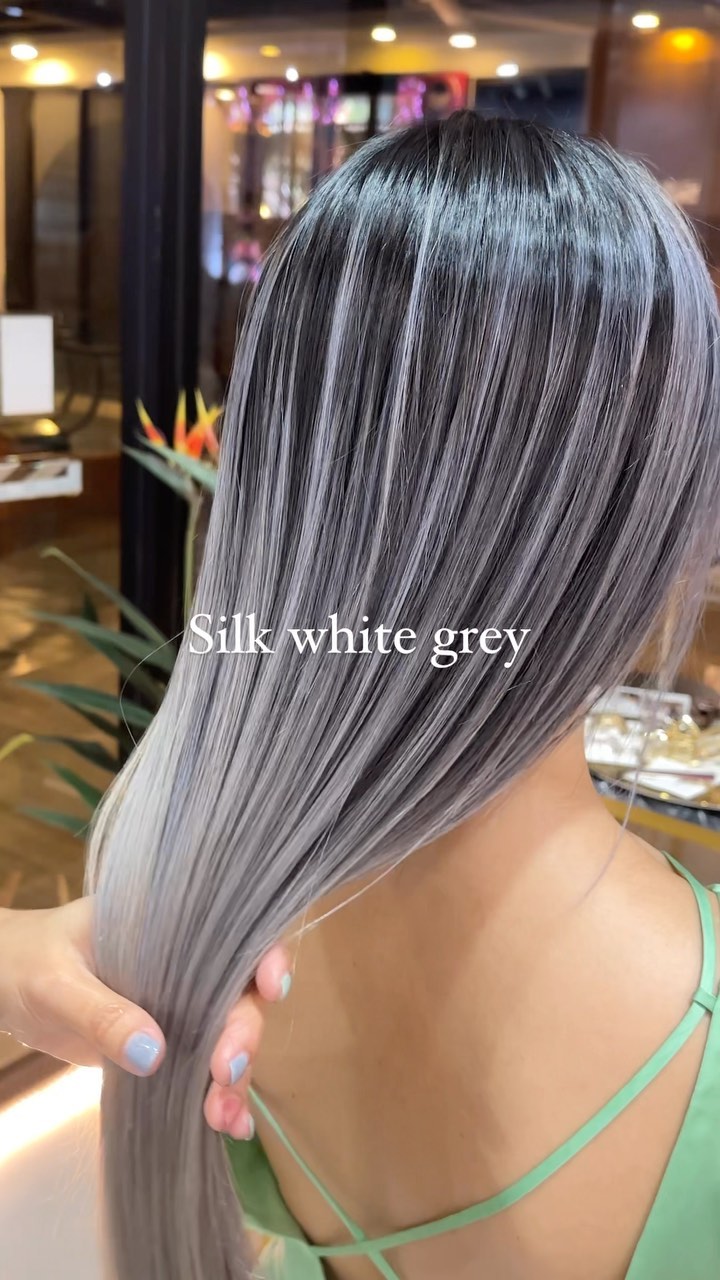 Silk white grey️
Silky high light .
High light package 4990 ~
-
☆☆☆☆
・ไฮไลท์,เทคนิคตัดที่ละเอียด ควบคู่ผลิตภัณฑ์และเทคนิคจากญี่ปุ่น สร้างสรรค์ทรงผม
・เข้าถึงทุกเทรนด์ไม่ว่าจะญี่ปุ่นหรือเกาหลี
☆☆☆☆
・Akiendo คือทรงผมที่เชื่อมไปถึงความมั่นใจของคุณ🤩
☆☆☆☆
・พวกเรานั้นมีรับประกันสี10วัน(ไม่รวมสีหลุดโดยธรรมชาติ)
・สำหรับท่านที่ทำไฮไลท์ครั้งแรก สามารถใส่สีอีกครั้งในราคา 1000 บาทภายใน 20 วัน
☆☆☆☆
-
ที่ตั้งร้าน ร้านอยู่ใกล้กับ บีทีเอสพร้อมพงษ์ ในซอยสุขุมวิท 39 ซอยพร้อมศรี 1 metropole residence ชั้น1 ร้านมีที่จอดรถบริการค่ะ
Metropole residence,soi Phrom si1,Sukhumvit39
จองคิวหรือสอบถามได้ที่เบอร์ tel:020048180
Line@: aki-endo
เวลาทำการ: 10:00AM – 8:00PM (หยุดทุกวันอังคาร Tueday closed)  #ตัดผมสไตล์ญี่ปุ่น #เซ็ตผม #ทำสีผม #ตัดผม #หน้าม้า #หน้าม้าซีทรู #ร้านทำผม #ร้านทำผม #สุขุมวิท #ไฮไลท์ #ทรงผมเกาหลี #ดัดผม #ทรงผมสไตล์เกาหลี #สไตล์เกาหลี #ม้วนผม #ผมสั้น #ฟอกผม #ย้อมผม #バンコク美容院 #バンコク美容室 #染髪 #漂髪 #漸層染 #理发 #염색 #앞머리 #헤어컬러링 #탈색