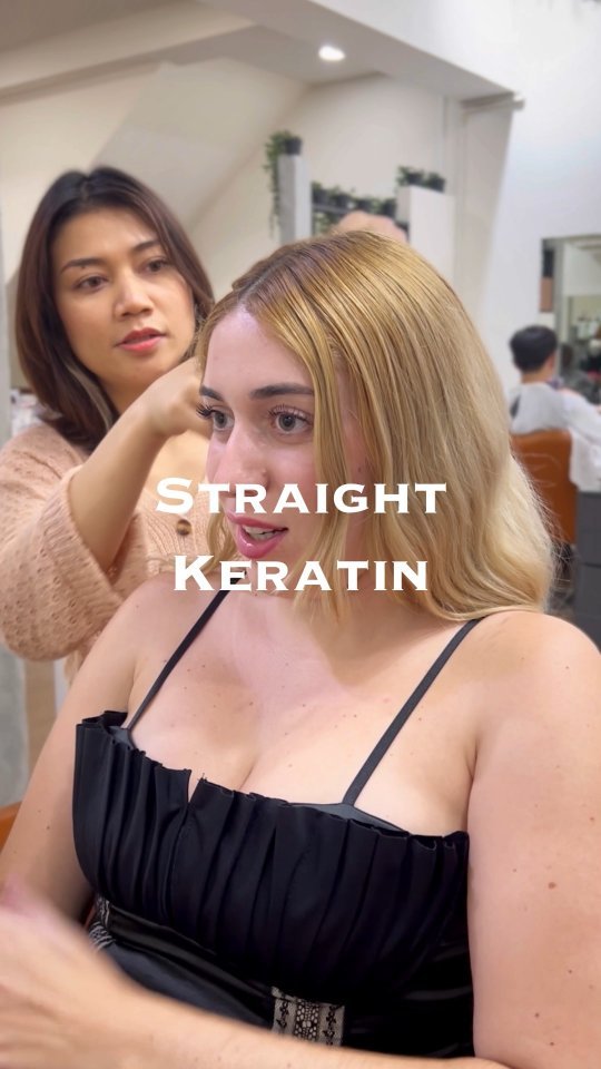 Style :  Straight Keratin       วันนี้มาแนะนำการบำรุงเส้นผมแบบธรรมชาติ ด้วยเทคนิคสไตล์ญี่ปุ่น ซึ่งเป็นการไม่เปลี่ยนโครงสร้างเส้นผม และยังคงมีความเป็นธรรมชาติ เส้นผมยังคงมีความพริ้วไหว ลดการชี้ฟู ทำให้เส้นผมเหยียดตรงในระยะเวลานึง       สามารถลดภาระในการเซ็ทผมทุกเช้าด้วยความร้อน ลดภาวะการแห้งเสียของเส้นผมจากการใช้ความร้อนได้       ทางร้านมีผลิตภัณฑ์ดูแลเส้นผมให้ทุกขั้นตอนขณะการทำเคมีเสมอ สามารถเข้ามาปรึกษากับเราได้นะคะ  Stylist :   GAME  @gamenoolek89  FB :  BELL Otonagami  salon  Tel :      020003001
LINE :   @skk6845h
Business hours :   9AM〜9PM  Please feel free to contact us/お気軽にお問合せください️  #Bellotonagamisalon #ร้านทำผมญี่ปุ่น #バンコク美容室 #バンコク駐在 #バンコク在住