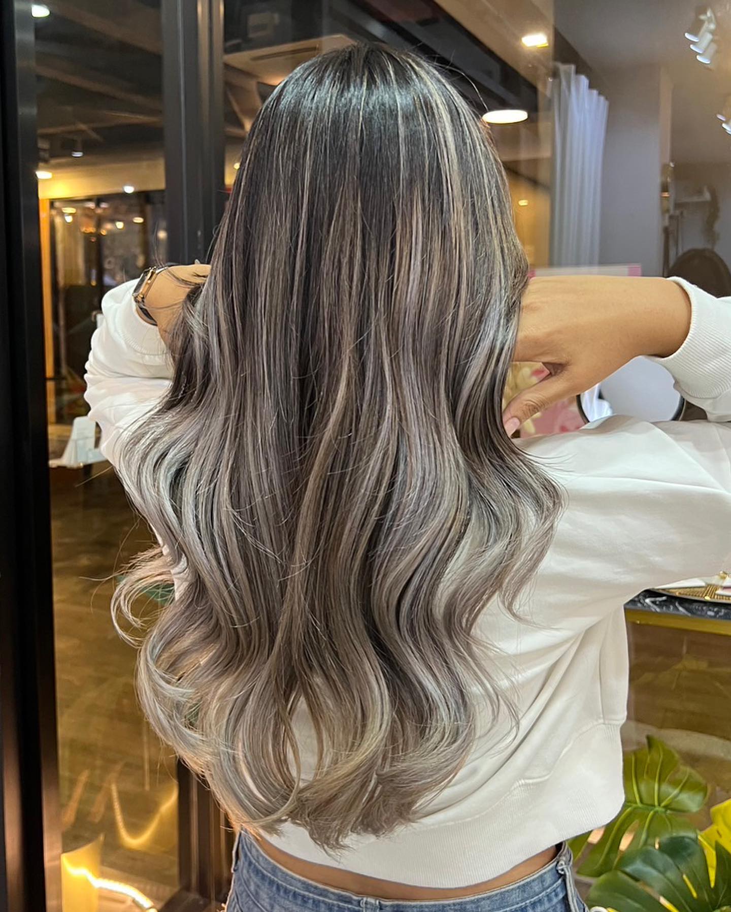 AKIENDO’s balayage is…
“Love myself more”
-
Package 5490THB~
-
☆☆☆☆
・ไฮไลท์,เทคนิคตัดที่ละเอียด ควบคู่ผลิตภัณฑ์และเทคนิคจากญี่ปุ่น สร้างสรรค์ทรงผม
・เข้าถึงทุกเทรนด์ไม่ว่าจะญี่ปุ่นหรือเกาหลี
☆☆☆☆
・Akiendo คือทรงผมที่เชื่อมไปถึงความมั่นใจของคุณ🤩
☆☆☆☆
・พวกเรานั้นมีรับประกันสี10วัน(ไม่รวมสีหลุดโดยธรรมชาติ)
・สำหรับท่านที่ทำไฮไลท์ครั้งแรก สามารถใส่สีอีกครั้งในราคา 1000 บาทภายใน 20 วัน
☆☆☆☆
-
ที่ตั้งร้าน ร้านอยู่ใกล้กับ บีทีเอสพร้อมพงษ์ ในซอยสุขุมวิท 39 ซอยพร้อมศรี 1 metropole residence ชั้น1 ร้านมีที่จอดรถบริการค่ะ
Metropole residence,soi Phrom si1,Sukhumvit39
จองคิวหรือสอบถามได้ที่เบอร์ tel:020048180
Line@: aki-endo
เวลาทำการ: 10:00AM – 8:00PM (หยุดทุกวันอังคาร Tueday closed)  #haircut  #haircolor #hairstyle #akiendo #bangkokhairsalon #ตัดผมสไตล์ญี่ปุ่น #เซ็ตผม #ทำสีผม #ตัดผม #หน้าม้า #หน้าม้าซีทรู #ร้านทำผม #ร้านทำผม #สุขุมวิท #ไฮไลท์ #ทรงผมเกาหลี #ดัดผม #ทรงผมสไตล์เกาหลี #สไตล์เกาหลี #ม้วนผม #ผมสั้น #ฟอกผม #ย้อมผม #バンコク美容院 #バンコク美容室