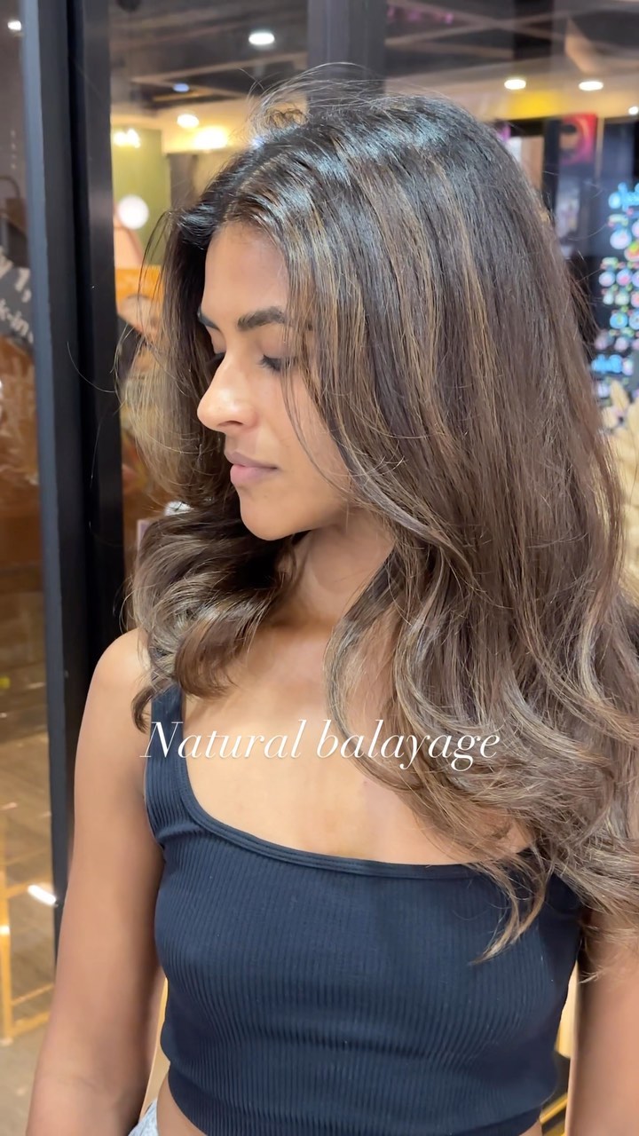 AKIENDO’s Natural balayage .
•package 5490THB~ 
-
☆☆☆☆
・ไฮไลท์,เทคนิคตัดที่ละเอียด ควบคู่ผลิตภัณฑ์และเทคนิคจากญี่ปุ่น สร้างสรรค์ทรงผม
・เข้าถึงทุกเทรนด์ไม่ว่าจะญี่ปุ่นหรือเกาหลี
☆☆☆☆
・Akiendo คือทรงผมที่เชื่อมไปถึงความมั่นใจของคุณ🤩
☆☆☆☆
・พวกเรานั้นมีรับประกันสี10วัน(ไม่รวมสีหลุดโดยธรรมชาติ)
・สำหรับท่านที่ทำไฮไลท์ครั้งแรก สามารถใส่สีอีกครั้งในราคา 1000 บาทภายใน 20 วัน
☆☆☆☆
-
ที่ตั้งร้าน ร้านอยู่ใกล้กับ บีทีเอสพร้อมพงษ์ ในซอยสุขุมวิท 39 ซอยพร้อมศรี 1 metropole residence ชั้น1 ร้านมีที่จอดรถบริการค่ะ
Metropole residence,soi Phrom si1,Sukhumvit39
จองคิวหรือสอบถามได้ที่เบอร์ tel:020048180
Line@: aki-endo
เวลาทำการ: 10:00AM – 8:00PM (หยุดทุกวันอังคาร Tueday closed)  #haircut  #haircolor #hairstyle #akiendo #bangkokhairsalon #ตัดผมสไตล์ญี่ปุ่น #เซ็ตผม #ทำสีผม #ตัดผม #หน้าม้า #หน้าม้าซีทรู #ร้านทำผม #ร้านทำผม #สุขุมวิท #ไฮไลท์ #ทรงผมเกาหลี #ดัดผม #ทรงผมสไตล์เกาหลี #สไตล์เกาหลี #ม้วนผม #ผมสั้น #ฟอกผม #ย้อมผม #バンコク美容院 #バンコク美容室