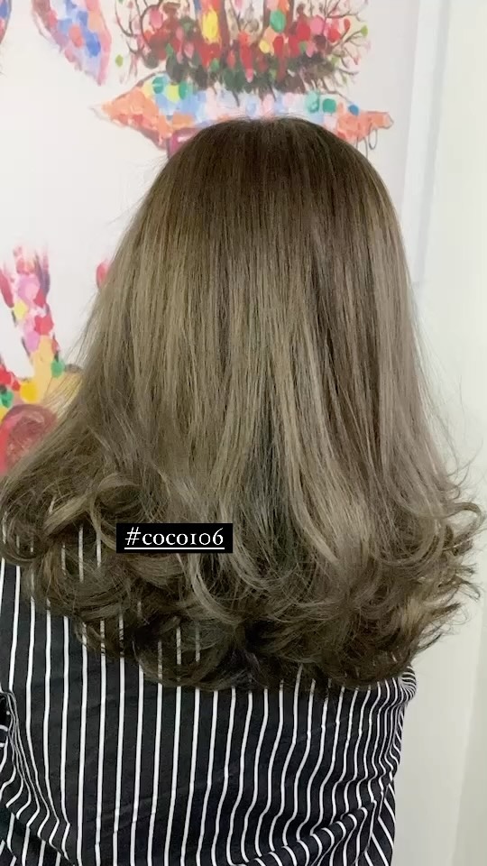 Cut +Color +Olaplex +Milbon Treatment
ทำผมโดยช่างญา ช่างทำผมสไตล์ญี่ปุ่น 
️ Free parking available 
ร้านเปิดให้บริการ 9.00-18.30 
สำรองคิวได้ที่เบอร์
️02-662-7106
LINE account
https://lin.ee/3Cm0Ksiac  #coco106 #106hair #digitalperm #coolperm #color #hiligth #milbon #salon #beauty #treatment #straight #cut #sodashower #shothair #longhair #japan #bangkok #sukhumvit39 #ร้านเสริมสวยในกรุงเทพ