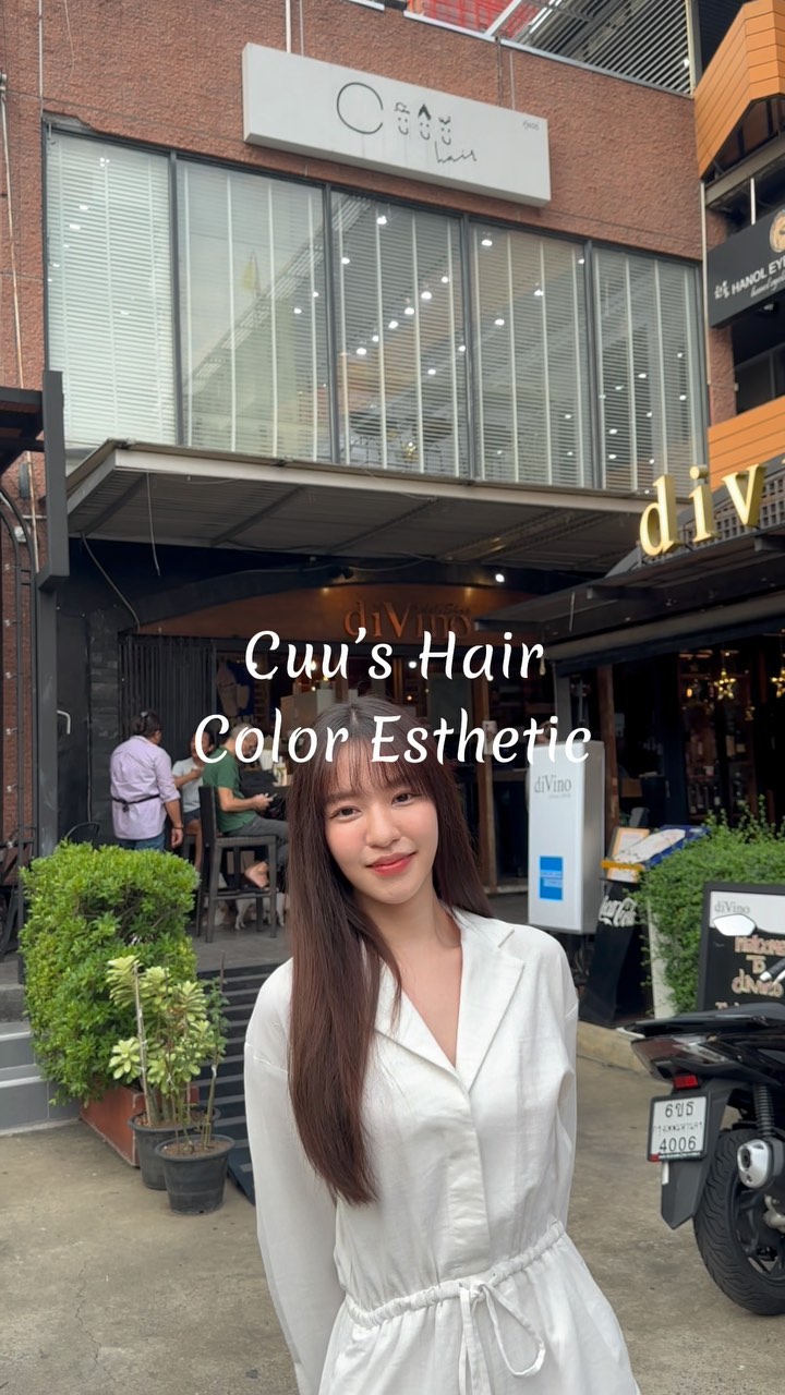 Cuu’s hair สวัสดีค่า ‍♀️
ทำสีแล้วผมสุขภาพดี ทำได้จริงมั้ย? 🤔
วันนี้แอดมินขอแนะนำการทำสีพร้อมทรีทเม้นท์ หรือที่เรียกว่า Color Esthetic ซึ่งช่วยทำให้ได้สีที่เราชื่นชอบ และติดทนนานกว่าการทำสีปกติ เพราะมีการผสมทรีทเม้นท์เข้าไปในสีที่ทำด้วย ในทรีทเม้นท์มีสารอาหารมากมายต่อสำคัญต่อเส้นผม ช่วยให้ผมของคุณสุขภาพดี มีน้ำหนัก สวยอย่างเป็นธรรมชาติได้ค่ะ ทำสีและผมสุขภาพดีไม่ใช่เรื่องยากสำหรับCuu’s Hair🥰‍♀️  Color Esthetic
7300 บาท → 5600 บาท(ราคานี้ไม่รวมฟอก) 
ตัด ,ทำสี(ได้ทุกความสั้นและความยาว),ให้คำปรึกษา, ดีท็อกซ์หนังศีรษะ,สระผม, แชมพู ,ทรีทเม้นท์, เซ็ท, เป่า,การรับประกัน (ฟรี) ปรึกษาทางไลน์ (ฟรี) + ตัดหน้าม้าหลังทำ 3 สัปดาห์  ระยะเวลาที่ใช้ : ประมาณ 3 ชั่วโมง 
หากคุณลูกค้าไม่ต้องการตัดผมจะมีส่วนลด 700 บาทครับ  ทางร้านจะใช้โปรตีนคุณภาพสูงจากธรรมชาติ เซราไมด์ คอลลาเจน กรดอะมิโน และกรดไฮยาลูโรนิกจากธรรมชาติให้กับเส้นผมเพื่อให้สารอาหารซึมซาบเข้าสู่เส้นผม เพื่อป้องกันไม่ให้สารอาหารและน้ำที่หล่อเลี้ยงหลุดออกมา พร้อมทั้งยังเติมส่วนผสมที่ให้ความชุ่มชื้นตามธรรมชาติจากกับเส้นผมและหนังศีรษะ ฉะนั้นสภาวะแวดล้อมต่างๆจึงไม่ทำให้เกิดความเครียดกับเส้นผมและหนังศีรษะหลังทำ 
จะช่วยซ่อมแซมเส้นผมที่เสีย กลับมามีผมที่แข็งแรงมากขึ้น ลดการชี้ฟูของเส้นผมให้ผมให้ดูสวยงามมากขึ้น ไม่ใช่เป็นการแค่บำรุงเส้นผมแต่ยังช่วยบำรุงหนังศรีษะ ป้องกันผมขาดหลุดร่วงอีกด้วยนะครับ🥰  โปรโมชั่นHair Esthetic
Treatment Esthetic 4900THB → 4300THB
Color Esthetic 7300 บาท → 5600 บาท(ราคานี้ไม่รวมฟอก) 
Perm Esthetic 8400 บาท → 6900 บาท
Straight  Esthetic 10500 บาท → 7400 บาท  IG:cuushair
Facebook:Cuu’s hair
HP: https://cuushair.com
TEL:02-065-0909  #bangkok #thonglor #bangkokhairsalon #ผม #เกาหลี #ญี่ปุ่น #ม้วนผม #ร้านเสริมสวย #ดัดผม #เสริมสวย #ทรงผม #สไตล์เกาหลี #สไตล์ญี่ปุ่น #hairesthetic #organic