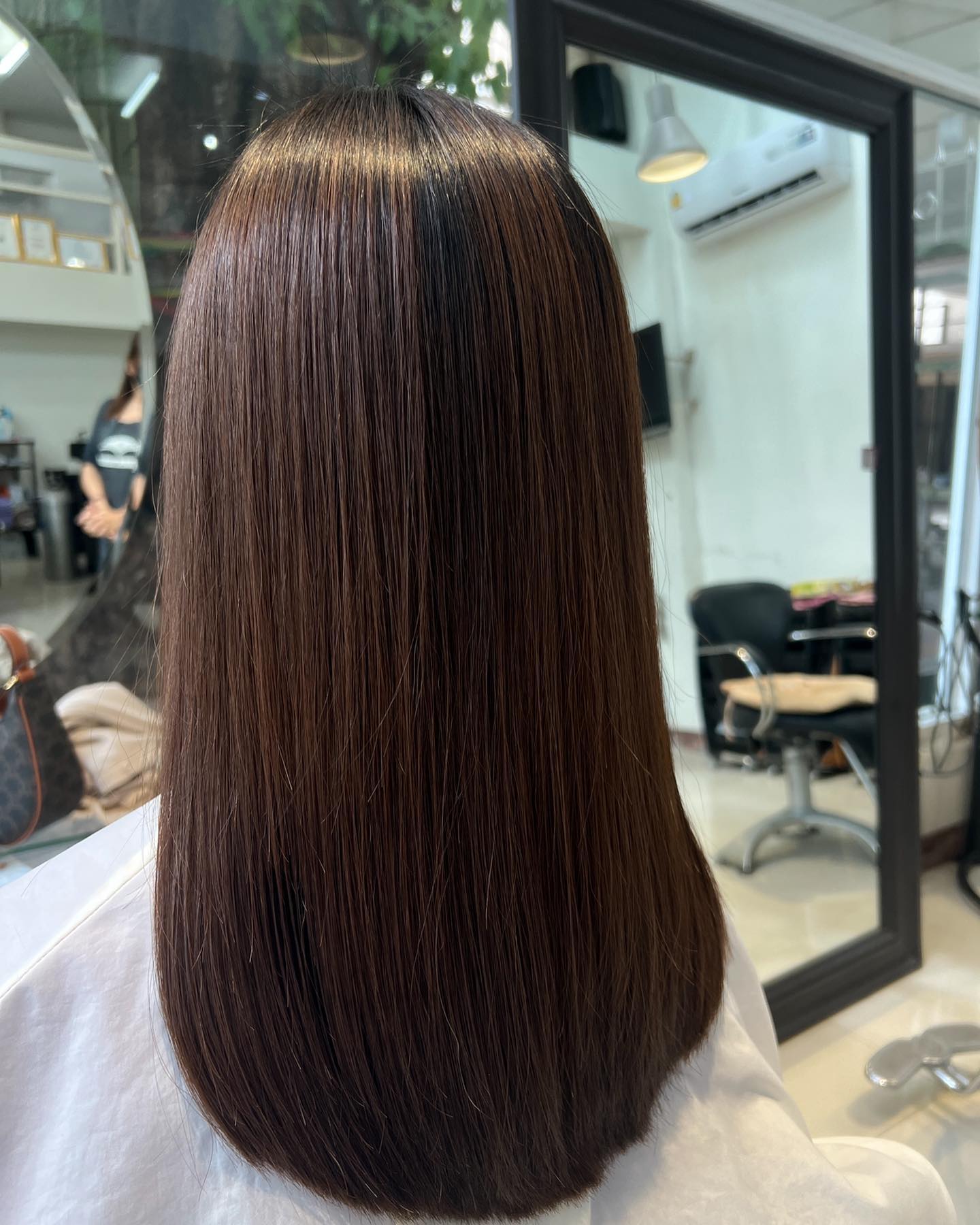 Straighten the roots +Milbon smooth Treatment ร้านทําผมสไตล์ญี่ปุ่น แถวสีลม สนใจ สอบถามและจอง P Free parking available ทางร้านมีบริการ จอดรถฟรีค่ะ สนใจสอบถามและจองคิวกับทางร้านได้ที่เบอร์ 02-2679-106 iz +Soda สวัสดีคะ ร้านทําผม 106 ANNEX TRA เวลา าการ 10:00-19:30 https://lin.ee/Zmaaw5K Silom 6 (We Space) https://reservia.jp/reserve/menu/b9855edf7b?start_page=2&is_guest=1*รบกวนจองเวลาก่อนมารับบริการทุก ครั้งนะคะ #106hair #106AnnexReMAKE #digitalperm #azsodaspa #highlightcolor #hairsalon #bangkokbeauty #bangkok #thailand #ร้านท่าผม #กรุงเทพฯ #สีลมซอย6 @ 106 Hair/ ANNEX REMAKE