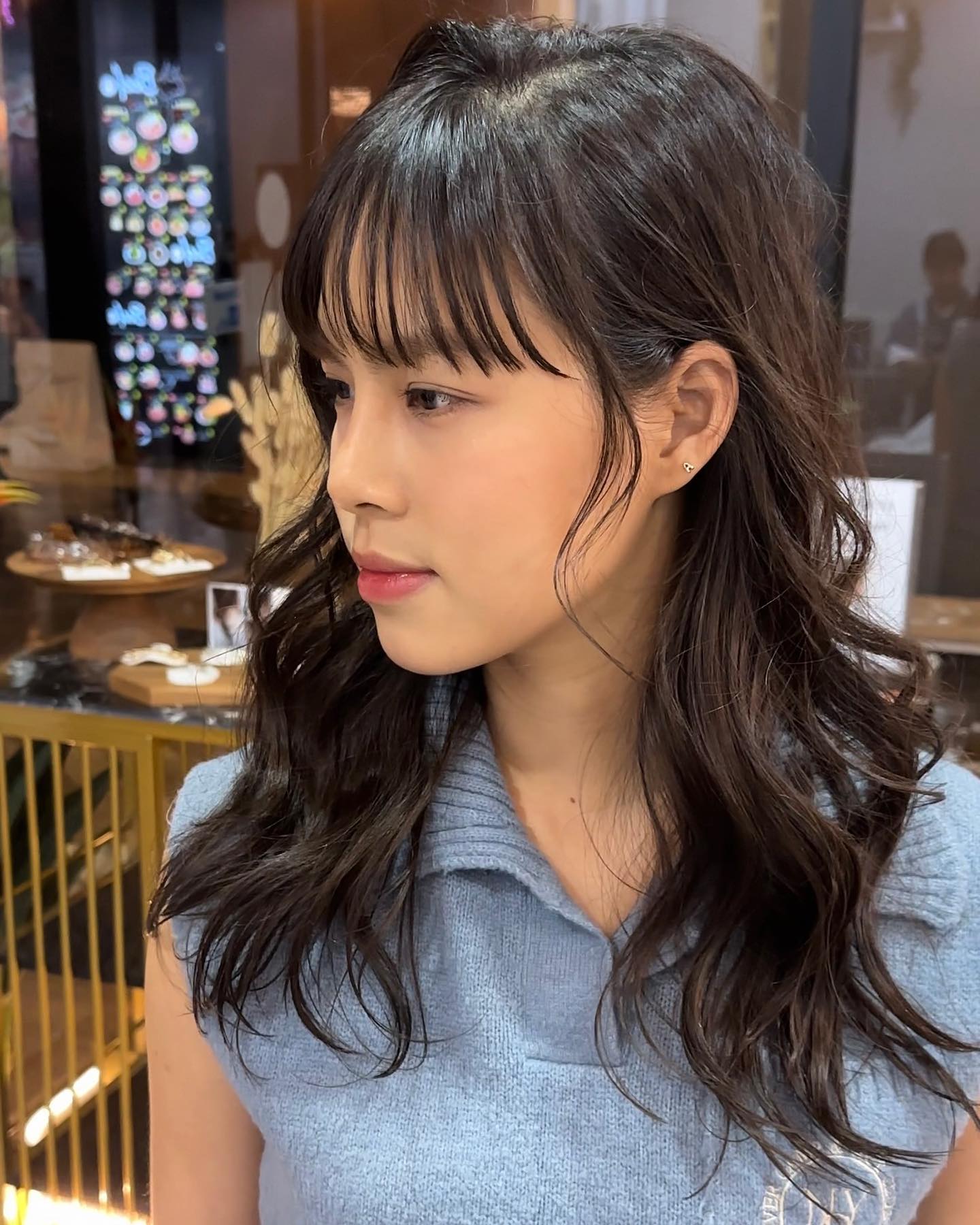 Cute #bangs ️
ตัดหน้าม้าที่ AKIENDO แล้วมารักตัวเราเองกันมากขึ้น
-
☆☆☆☆
・ไฮไลท์,เทคนิคตัดที่ละเอียด ควบคู่ผลิตภัณฑ์และเทคนิคจากญี่ปุ่น สร้างสรรค์ทรงผม
・เข้าถึงทุกเทรนด์ไม่ว่าจะญี่ปุ่นหรือเกาหลี
☆☆☆☆
・Akiendo คือทรงผมที่เชื่อมไปถึงความมั่นใจของคุณ🤩
☆☆☆☆
・พวกเรานั้นมีรับประกันสี10วัน(ไม่รวมสีหลุดโดยธรรมชาติ)
・สำหรับท่านที่ทำไฮไลท์ครั้งแรก สามารถใส่สีอีกครั้งในราคา 1000 บาทภายใน 20 วัน
☆☆☆☆
-
ที่ตั้งร้าน ร้านอยู่ใกล้กับ บีทีเอสพร้อมพงษ์ ในซอยสุขุมวิท 39 ซอยพร้อมศรี 1 metropole residence ชั้น1 ร้านมีที่จอดรถบริการค่ะ
Metropole residence,soi Phrom si1,Sukhumvit39
จองคิวหรือสอบถามได้ที่เบอร์ tel:020048180
Line@: aki-endo
เวลาทำการ: 10:00AM – 8:00PM (หยุดทุกวันอังคาร Tueday closed)  #haircut  #haircolor #hairstyle #akiendo #bangkokhairsalon #ตัดผมสไตล์ญี่ปุ่น #เซ็ตผม #ทำสีผม #ตัดผม #หน้าม้า #หน้าม้าซีทรู #ร้านทำผม #ร้านทำผม #สุขุมวิท #ไฮไลท์ #ทรงผมเกาหลี #ดัดผม #ทรงผมสไตล์เกาหลี #สไตล์เกาหลี #ม้วนผม #ผมสั้น #ฟอกผม #ย้อมผม #バンコク美容院 #バンコク美容室