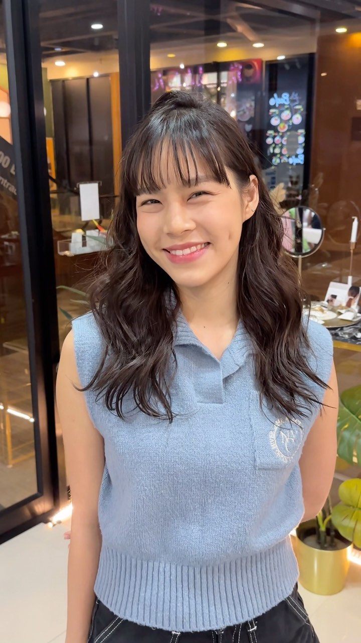 Wave layer cut.
Cute #bangs ️
ตัดหน้าม้าที่ AKIENDO แล้วมารักตัวเราเองกันมากขึ้น
-
☆☆☆☆
・ไฮไลท์,เทคนิคตัดที่ละเอียด ควบคู่ผลิตภัณฑ์และเทคนิคจากญี่ปุ่น สร้างสรรค์ทรงผม
・เข้าถึงทุกเทรนด์ไม่ว่าจะญี่ปุ่นหรือเกาหลี
☆☆☆☆
・Akiendo คือทรงผมที่เชื่อมไปถึงความมั่นใจของคุณ🤩
☆☆☆☆
・พวกเรานั้นมีรับประกันสี10วัน(ไม่รวมสีหลุดโดยธรรมชาติ)
・สำหรับท่านที่ทำไฮไลท์ครั้งแรก สามารถใส่สีอีกครั้งในราคา 1000 บาทภายใน 20 วัน
☆☆☆☆
-
ที่ตั้งร้าน ร้านอยู่ใกล้กับ บีทีเอสพร้อมพงษ์ ในซอยสุขุมวิท 39 ซอยพร้อมศรี 1 metropole residence ชั้น1 ร้านมีที่จอดรถบริการค่ะ
Metropole residence,soi Phrom si1,Sukhumvit39
จองคิวหรือสอบถามได้ที่เบอร์ tel:020048180
Line@: aki-endo
เวลาทำการ: 10:00AM – 8:00PM (หยุดทุกวันอังคาร Tueday closed)  #haircut  #haircolor #hairstyle #akiendo #bangkokhairsalon #ตัดผมสไตล์ญี่ปุ่น #เซ็ตผม #ทำสีผม #ตัดผม #หน้าม้า #หน้าม้าซีทรู #ร้านทำผม #ร้านทำผม #สุขุมวิท #ไฮไลท์ #ทรงผมเกาหลี #ดัดผม #ทรงผมสไตล์เกาหลี #สไตล์เกาหลี #ม้วนผม #ผมสั้น #ฟอกผม #ย้อมผม #バンコク美容院 #バンコク美容室