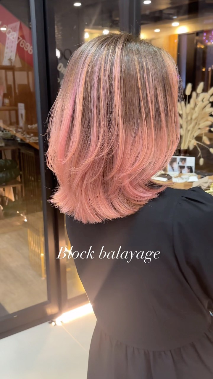 Block balayage 🧱　
•bleach step and block Pink tone
“Bleach package 5000B~ & Design color 1000B
-
☆☆☆☆
・ไฮไลท์,เทคนิคตัดที่ละเอียด ควบคู่ผลิตภัณฑ์และเทคนิคจากญี่ปุ่น สร้างสรรค์ทรงผม
・เข้าถึงทุกเทรนด์ไม่ว่าจะญี่ปุ่นหรือเกาหลี
☆☆☆☆
・Akiendo คือทรงผมที่เชื่อมไปถึงความมั่นใจของคุณ🤩
☆☆☆☆
・พวกเรานั้นมีรับประกันสี10วัน(ไม่รวมสีหลุดโดยธรรมชาติ)
・สำหรับท่านที่ทำไฮไลท์ครั้งแรก สามารถใส่สีอีกครั้งในราคา 1000 บาทภายใน 20 วัน
☆☆☆☆
-
ที่ตั้งร้าน ร้านอยู่ใกล้กับ บีทีเอสพร้อมพงษ์ ในซอยสุขุมวิท 39 ซอยพร้อมศรี 1 metropole residence ชั้น1 ร้านมีที่จอดรถบริการค่ะ
Metropole residence,soi Phrom si1,Sukhumvit39
จองคิวหรือสอบถามได้ที่เบอร์ tel:020048180
Line@: aki-endo
เวลาทำการ: 10:00AM – 8:00PM (หยุดทุกวันอังคาร Tueday closed)  #haircut  #haircolor #hairstyle #akiendo #bangkokhairsalon #ตัดผมสไตล์ญี่ปุ่น #เซ็ตผม #ทำสีผม #ตัดผม #หน้าม้า #หน้าม้าซีทรู #ร้านทำผม #ร้านทำผม #สุขุมวิท #ไฮไลท์ #ทรงผมเกาหลี #ดัดผม #ทรงผมสไตล์เกาหลี #สไตล์เกาหลี #ม้วนผม #ผมสั้น #ฟอกผม #ย้อมผม #バンコク美容院 #バンコク美容室