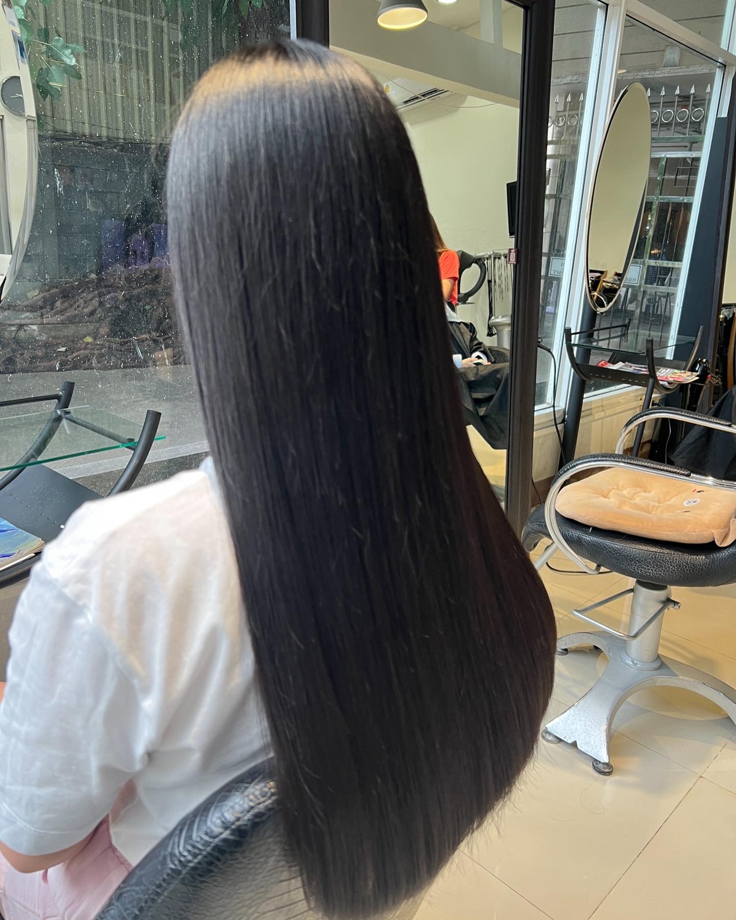 Cut+Straight +Milbon smooth Treatment ร้านทําผมสไตล์ญี่ปุ่น แถวสีลม สนใจ สอบถามและจอง P Free parking available ทางร้านมีบริการ จอดรถฟรีค่ะ สนใจสอบถามและจองคิวกับทางร้านได้ที่เบอร์ 02-2679-106 iz +Soda สวัสดีคะ ร้านทําผม 106 ANNEX TRA เวลา าการ 10:00-19:30 https://lin.ee/Zmaaw5K Silom 6 (We Space) https://reservia.jp/reserve/menu/b9855edf7b?start_page=2&is_guest=1*รบกวนจองเวลาก่อนมารับบริการทุก ครั้งนะคะ #106hair #106AnnexReMAKE #digitalperm #azsodaspa #highlightcolor #hairsalon #bangkokbeauty #bangkok #thailand #ร้านท่าผม #กรุงเทพฯ #สีลมซอย6 @ 106 Hair/ ANNEX REMAKE