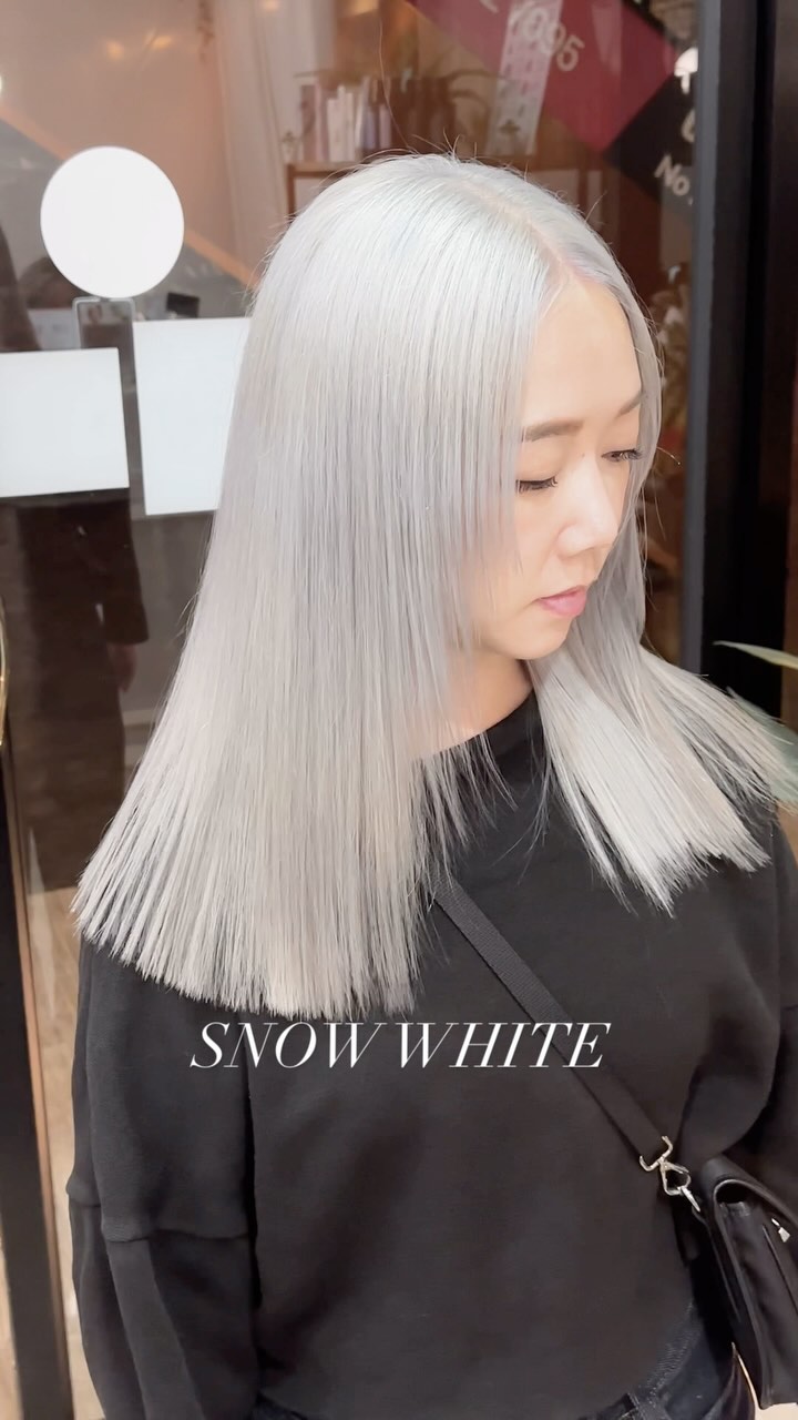 “SNOW️WHITE”
~New Me~
-
☆☆☆☆
・ไฮไลท์,เทคนิคตัดที่ละเอียด ควบคู่ผลิตภัณฑ์และเทคนิคจากญี่ปุ่น สร้างสรรค์ทรงผม
・เข้าถึงทุกเทรนด์ไม่ว่าจะญี่ปุ่นหรือเกาหลี
☆☆☆☆
・Akiendo คือทรงผมที่เชื่อมไปถึงความมั่นใจของคุณ🤩
☆☆☆☆
・พวกเรานั้นมีรับประกันสี10วัน(ไม่รวมสีหลุดโดยธรรมชาติ)
・สำหรับท่านที่ทำไฮไลท์ครั้งแรก สามารถใส่สีอีกครั้งในราคา 1000 บาทภายใน 20 วัน
☆☆☆☆
-
ที่ตั้งร้าน ร้านอยู่ใกล้กับ บีทีเอสพร้อมพงษ์ ในซอยสุขุมวิท 39 ซอยพร้อมศรี 1 metropole residence ชั้น1 ร้านมีที่จอดรถบริการค่ะ
Metropole residence,soi Phrom si1,Sukhumvit39
จองคิวหรือสอบถามได้ที่เบอร์ tel:020048180
Line@: aki-endo
เวลาทำการ: 10:00AM – 8:00PM (หยุดทุกวันอังคาร Tueday closed)  #haircut  #haircolor #hairstyle #akiendo #bangkokhairsalon #ตัดผมสไตล์ญี่ปุ่น #เซ็ตผม #ทำสีผม #ตัดผม #หน้าม้า #หน้าม้าซีทรู #ร้านทำผม #ร้านทำผม #สุขุมวิท #ไฮไลท์ #ทรงผมเกาหลี #ดัดผม #ทรงผมสไตล์เกาหลี #สไตล์เกาหลี #ม้วนผม #ผมสั้น #ฟอกผม #ย้อมผม #バンコク美容院 #バンコク美容室