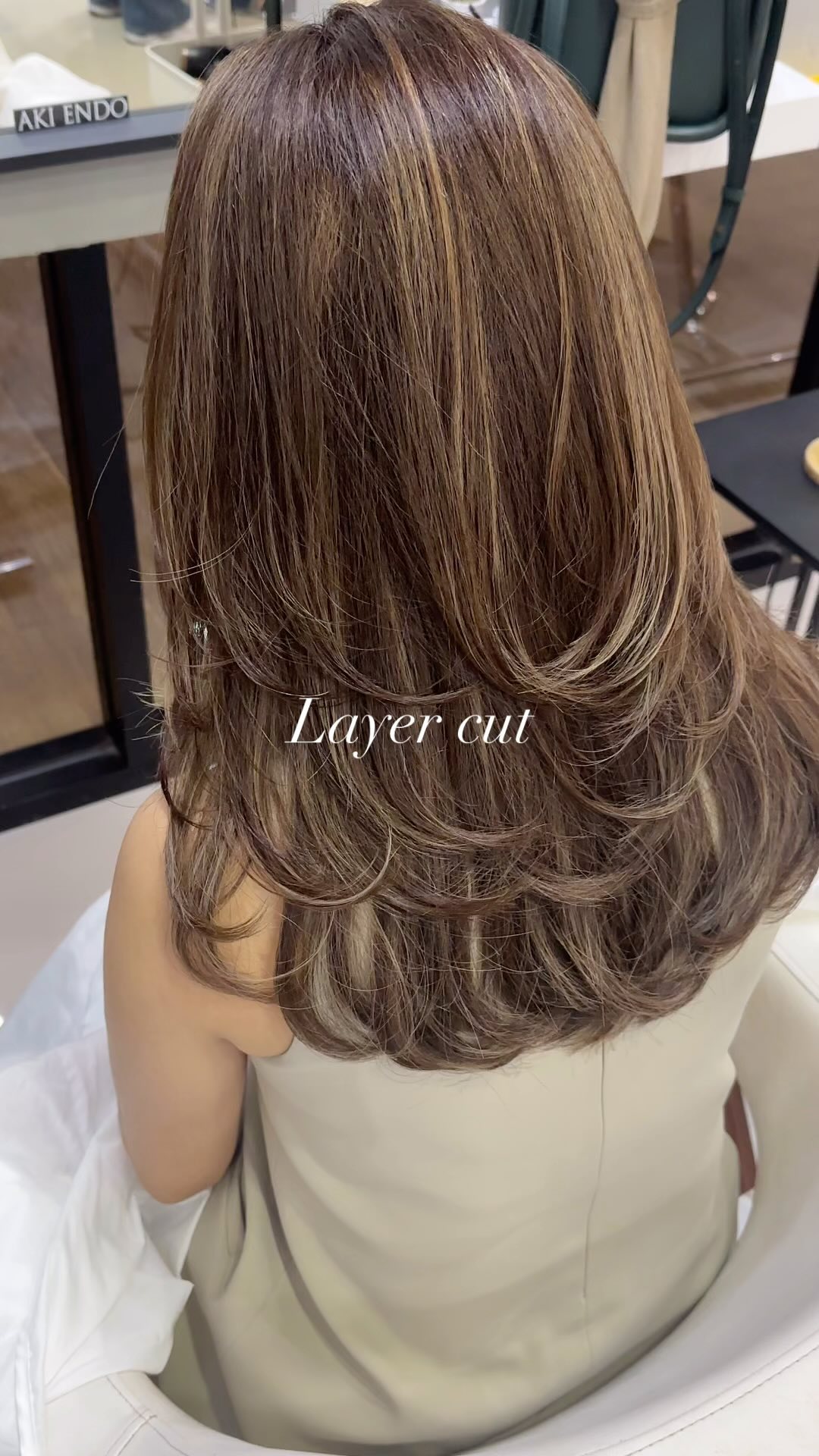 “ร้านทำผม เส้นผมที่สดใส ตัวฉันก็สดชื่น”
Be my best self!!
•layer cut
-
☆☆☆☆
・ไฮไลท์,เทคนิคตัดที่ละเอียด ควบคู่ผลิตภัณฑ์และเทคนิคจากญี่ปุ่น สร้างสรรค์ทรงผม
・เข้าถึงทุกเทรนด์ไม่ว่าจะญี่ปุ่นหรือเกาหลี
☆☆☆☆
・Akiendo คือทรงผมที่เชื่อมไปถึงความมั่นใจของคุณ🤩
☆☆☆☆
・พวกเรานั้นมีรับประกันสี10วัน(ไม่รวมสีหลุดโดยธรรมชาติ)
・สำหรับท่านที่ทำไฮไลท์ครั้งแรก สามารถใส่สีอีกครั้งในราคา 1000 บาทภายใน 20 วัน
☆☆☆☆
-
ที่ตั้งร้าน ร้านอยู่ใกล้กับ บีทีเอสพร้อมพงษ์ ในซอยสุขุมวิท 39 ซอยพร้อมศรี 1 metropole residence ชั้น1 ร้านมีที่จอดรถบริการค่ะ
Metropole residence,soi Phrom si1,Sukhumvit39
จองคิวหรือสอบถามได้ที่เบอร์ tel:020048180
Line@: aki-endo
เวลาทำการ: 10:00AM – 8:00PM (หยุดทุกวันอังคาร Tueday closed)  #haircut  #haircolor #hairstyle #akiendo #bangkokhairsalon #ตัดผมสไตล์ญี่ปุ่น #เซ็ตผม #ทำสีผม #ตัดผม #หน้าม้า #หน้าม้าซีทรู #ร้านทำผม #ร้านทำผม #สุขุมวิท #ไฮไลท์ #ทรงผมเกาหลี #ดัดผม #ทรงผมสไตล์เกาหลี #สไตล์เกาหลี #ม้วนผม #ผมสั้น #ฟอกผม #ย้อมผม #バンコク美容院 #バンコク美容室