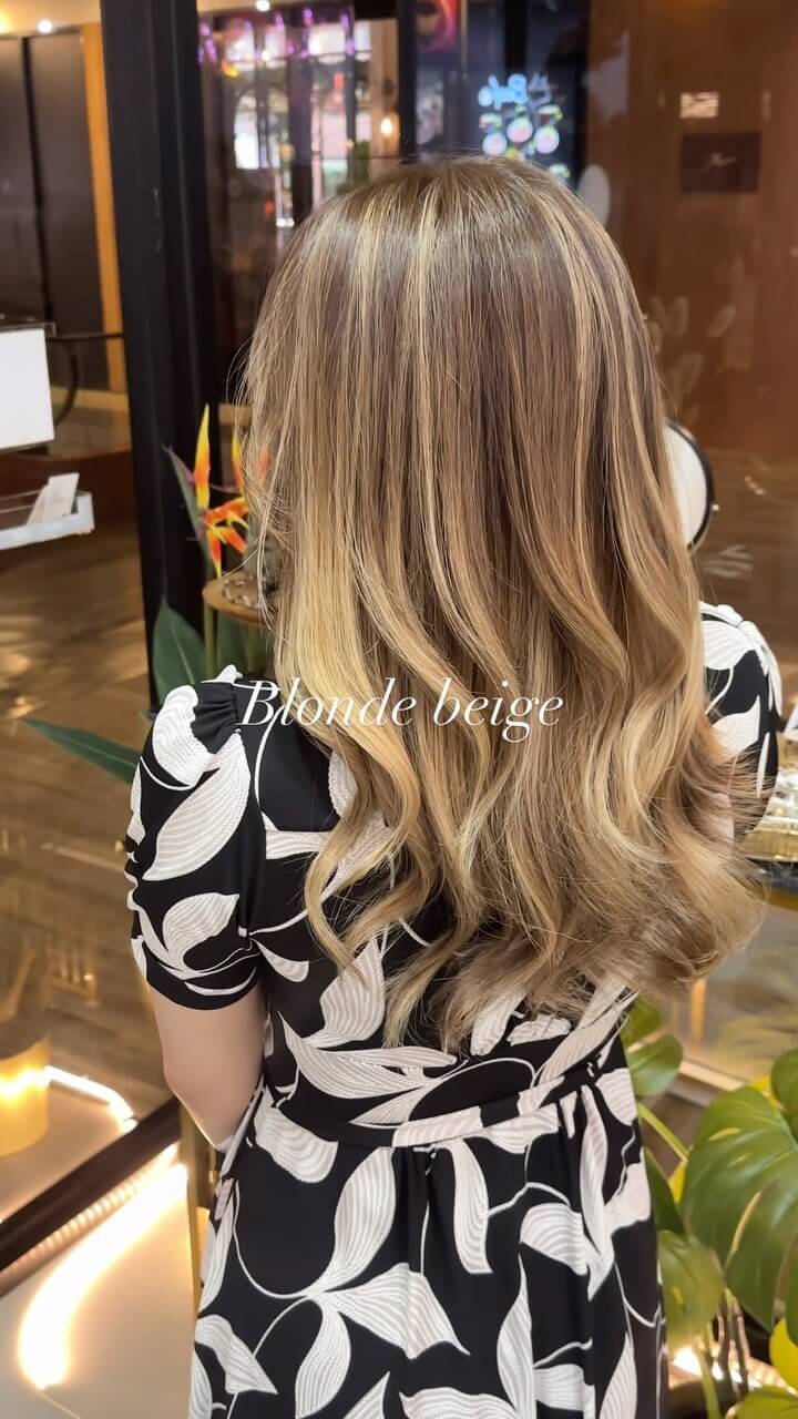 “BE MY BEST SELF”
•balayage package 5490thb~
-
☆☆☆☆
・ไฮไลท์,เทคนิคตัดที่ละเอียด ควบคู่ผลิตภัณฑ์และเทคนิคจากญี่ปุ่น สร้างสรรค์ทรงผม
・เข้าถึงทุกเทรนด์ไม่ว่าจะญี่ปุ่นหรือเกาหลี
☆☆☆☆
・Akiendo คือทรงผมที่เชื่อมไปถึงความมั่นใจของคุณ🤩
☆☆☆☆
・พวกเรานั้นมีรับประกันสี10วัน(ไม่รวมสีหลุดโดยธรรมชาติ)
・สำหรับท่านที่ทำไฮไลท์ครั้งแรก สามารถใส่สีอีกครั้งในราคา 1000 บาทภายใน 20 วัน
☆☆☆☆
-
ที่ตั้งร้าน ร้านอยู่ใกล้กับ บีทีเอสพร้อมพงษ์ ในซอยสุขุมวิท 39 ซอยพร้อมศรี 1 metropole residence ชั้น1 ร้านมีที่จอดรถบริการค่ะ
Metropole residence,soi Phrom si1,Sukhumvit39
จองคิวหรือสอบถามได้ที่เบอร์ tel:020048180
Line@: aki-endo
เวลาทำการ: 10:00AM – 8:00PM (หยุดทุกวันอังคาร Tueday closed)  #haircut  #haircolor #hairstyle #akiendo #bangkokhairsalon #ตัดผมสไตล์ญี่ปุ่น #เซ็ตผม #ทำสีผม #ตัดผม #หน้าม้า #หน้าม้าซีทรู #ร้านทำผม #ร้านทำผม #สุขุมวิท #ไฮไลท์ #ทรงผมเกาหลี #ดัดผม #ทรงผมสไตล์เกาหลี #สไตล์เกาหลี #ม้วนผม #ผมสั้น #ฟอกผม #ย้อมผม #バンコク美容院 #バンコク美容室