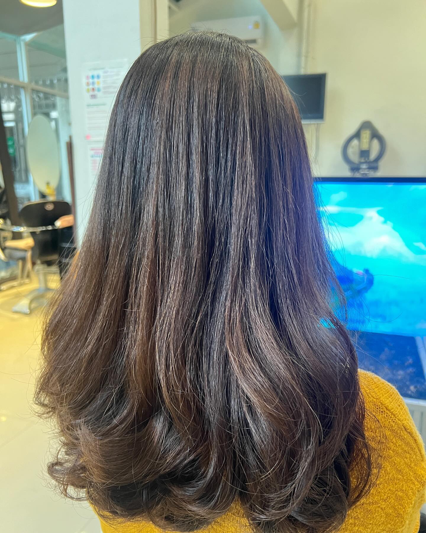 Cut+Digital perm+Soda+ Milbon smooth Treatment ร้านทําผมสไตล์ญี่ปุ่น แถวสีลม สนใจ สอบถามและจอง P Free parking available ทางร้านมีบริการ จอดรถฟรีค่ะ สนใจสอบถามและจองคิวกับทางร้านได้ที่เบอร์ 02-2679-106 สวัสดีคะ ร้านทําผม 106 ANNEX เวลา าการ 10:00-19:30 https://lin.ee/Zmaaw5K Silom 6 (We Space) https://reservia.jp/reserve/menu/b9855edf7b?start_page=2&is_guest=1*รบกวนจองเวลาก่อนมารับบริการทุก ครั้งนะคะ #106hair #106AnnexReMAKE #digitalperm #azsodaspa #highlightcolor #hairsalon #bangkokbeauty #bangkok #thailand #ร้านท่าผม #กรุงเทพฯ #สีลมซอย6 @ 106 Hair/ ANNEX REMAKE