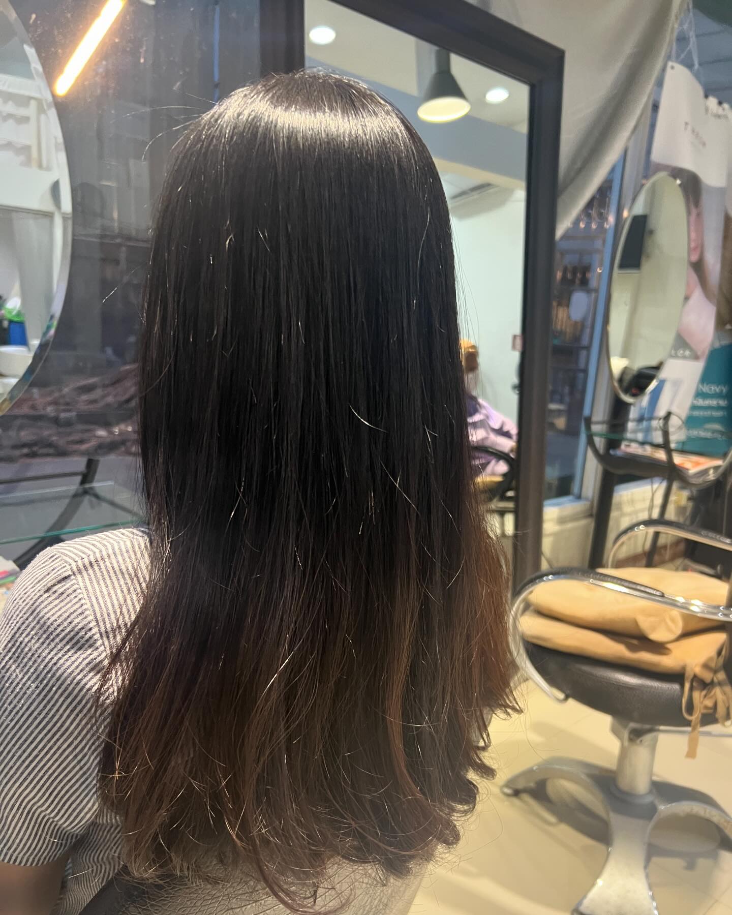 Cut+Straighten the roots of the hair +Milbon smooth Treatment ร้านทําผมสไตล์ญี่ปุ่น แถวสีลม สนใจ สอบถามและจอง P Free parking available ทางร้านมีบริการ จอดรถฟรีค่ะ สนใจสอบถามและจองคิวกับทางร้านได้ที่เบอร์ 02-2679-106 สวัสดีคะ ร้านทําผม 106 ANNEX เวลา าการ 10:00-19:30 https://lin.ee/Zmaaw5K Silom 6 (We Space) https://reservia.jp/reserve/menu/b9855edf7b?start_page=2&is_guest=1*รบกวนจองเวลาก่อนมารับบริการทุก ครั้งนะคะ #106hair #106AnnexReMAKE #digitalperm #azsodaspa #highlightcolor #hairsalon #bangkokbeauty #bangkok #thailand #ร้านท่าผม #กรุงเทพฯ #สีลมซอย6 @ 106 Hair/ ANNEX REMAKE