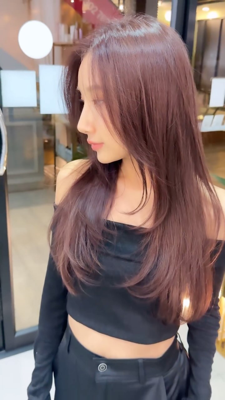 [ New trend 2024  color collection ]
Iona color “Red nebula”
L’Oréal x AKIENDO hairsalon
-
Let’s try new trend hair color at US!!
“Coloring life through hair”  #loreal 
#lorealpro 
#inoa 
#rednébula 
#rednebula 
-
-
ที่ตั้งร้าน ร้านอยู่ใกล้กับ บีทีเอสพร้อมพงษ์ ในซอยสุขุมวิท 39 ซอยพร้อมศรี 1 metropole residence ชั้น1 ร้านมีที่จอดรถบริการค่ะ
Metropole residence,soi Phrom si1,Sukhumvit39
จองคิวหรือสอบถามได้ที่เบอร์ tel:020048180
Line@: aki-endo
เวลาทำการ: 10:00AM – 8:00PM (หยุดทุกวันอังคาร Tueday closed)  #layercut #haircolor #bangkokhairsalon #ตัดผมสไตล์ญี่ปุ่น #เซ็ตผม #ทำสีผม #ตัดผม #หน้าม้า #หน้าม้าซีทรู #ร้านทำผม #ร้านทำผม #สุขุมวิท #ไฮไลท์ #ทรงผมเกาหลี #ดัดผม #ทรงผมสไตล์เกาหลี #สไตล์เกาหลี #ม้วนผม #ผมสั้น #ฟอกผม #ย้อมผม