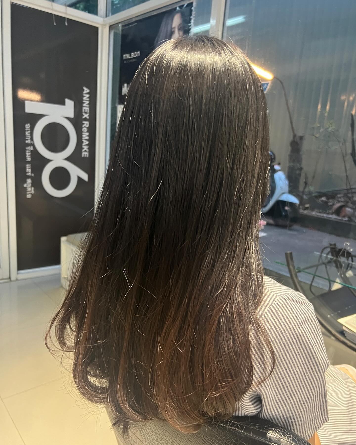 Cut+Digital perm+ Milbon smooth Treatment ร้านทําผมสไตล์ญี่ปุ่น แถวสีลม สนใจ สอบถามและจอง P Free parking available ทางร้านมีบริการ จอดรถฟรีค่ะ สนใจสอบถามและจองคิวกับทางร้านได้ที่เบอร์ 02-2679-106 สวัสดีคะ ร้านทําผม 106 ANNEX เวลา าการ 10:00-19:30 https://lin.ee/Zmaaw5K Silom 6 (We Space) https://reservia.jp/reserve/menu/b9855edf7b?start_page=2&is_guest=1*รบกวนจองเวลาก่อนมารับบริการทุก ครั้งนะคะ #106hair #106AnnexReMAKE #digitalperm #azsodaspa #highlightcolor #hairsalon #bangkokbeauty #bangkok #thailand #ร้านท่าผม #กรุงเทพฯ #สีลมซอย6 @ 106 Hair/ ANNEX REMAKE