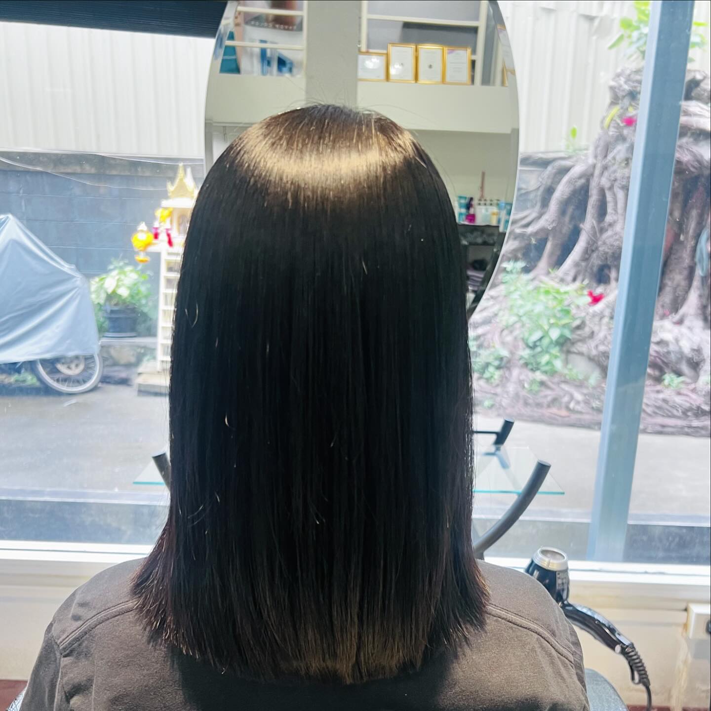 Cut+Hair straightening +Milbon smooth Treatment ร้านทําผมสไตล์ญี่ปุ่น แถวสีลม สนใจ สอบถามและจอง P Free parking available ทางร้านมีบริการ จอดรถฟรีค่ะ สนใจสอบถามและจองคิวกับทางร้านได้ที่เบอร์ 02-2679-106 สวัสดีคะ ร้านทําผม 106 ANNEX เวลา าการ 10:00-19:30 https://lin.ee/Zmaaw5K Silom 6 (We Space) https://reservia.jp/reserve/menu/b9855edf7b?start_page=2&is_guest=1*รบกวนจองเวลาก่อนมารับบริการทุก ครั้งนะคะ #106hair #106AnnexReMAKE #digitalperm #azsodaspa #highlightcolor #hairsalon #bangkokbeauty #bangkok #thailand #ร้านท่าผม #กรุงเทพฯ #สีลมซอย6 @ 106 Hair/ ANNEX REMAKE