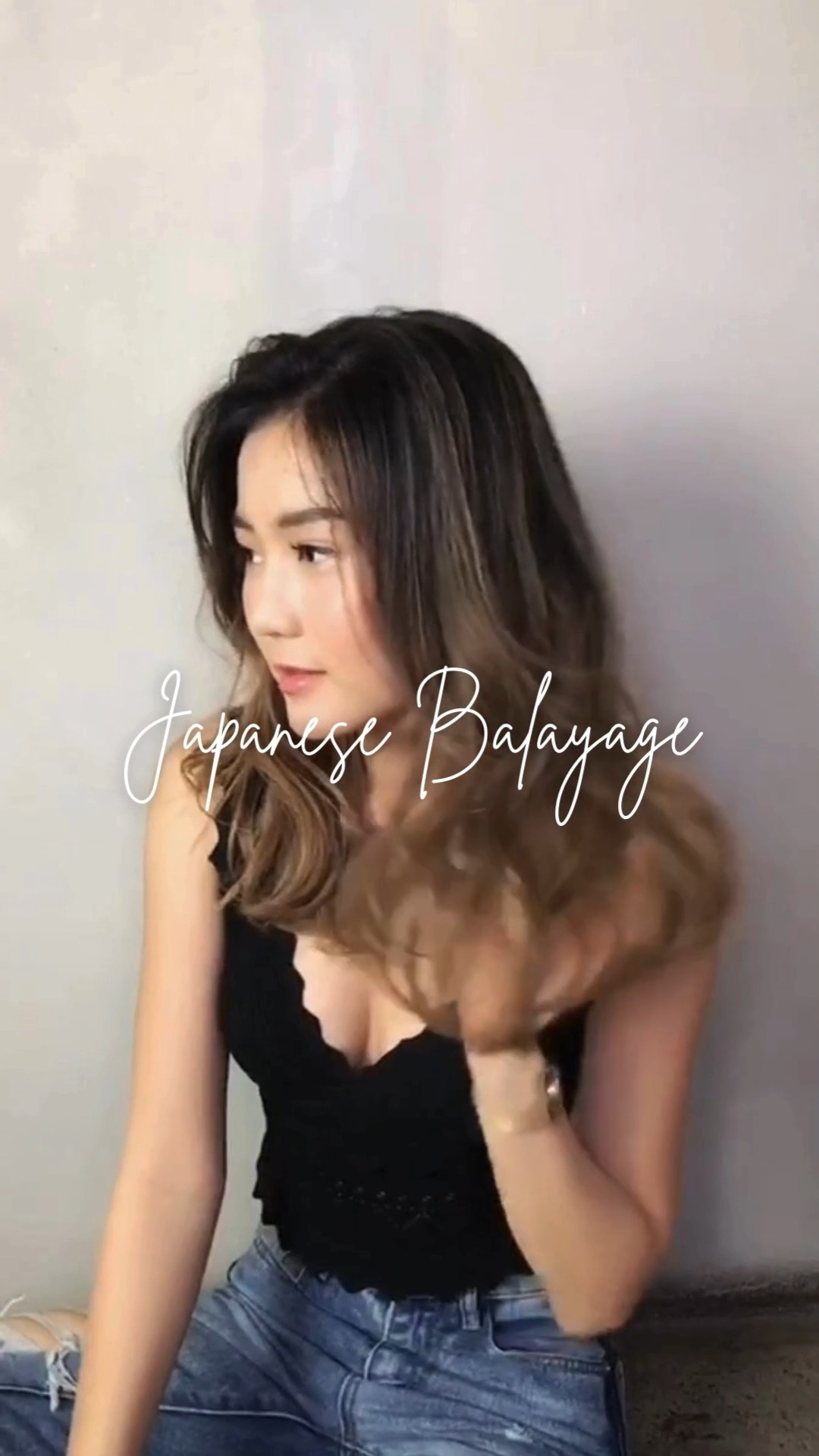 สวยมีสไตล์ไม่ซ้ำใครด้วย Japanese Balayage
ไม่ว่าผมยาวขึ้นหรือสีจางลงก็ได้สีผมสวยเหมือนเดิม
.
“Japanese Balayage” เทคนิคการลงสีสไตล์ญี่ปุ่นที่จะเนรมิตผมให้สวยราวกับผลงานศิลปะ
โดยจะทำการฟอกผมตั้งแต่ช่วงกลางจนถึงปลายเส้นผม จึงค่อยลงไฮไลท์เส้นเล็กๆ ด้านบน เทคนิคที่สามารถสัมผัสได้ที่เดียวในกรุงเทพ!
.
ลูกค้าสามารถจองคิวได้ทุกช่องทางเลยนะคะ
.
️ 022586780
 LINE (ภาษาไทย): @dear_hair_th
 LINE (日本語): @dear_hair
🖥 Website : www.dear-hair-design.com
.
#bangkoksalon #bangkokhairsalon #hairsalon #hair #hairstyle #promphong #ร้านทำผม #ร้านทำผมกรุงเทพ #ร้านทำผมสุขุมวิท #แนะนำร้านทำผม #ร้านทำผมสไตล์ญี่ปุ่น #ผมสไตล์ญี่ปุ่น #Balayage #บาลายาจ