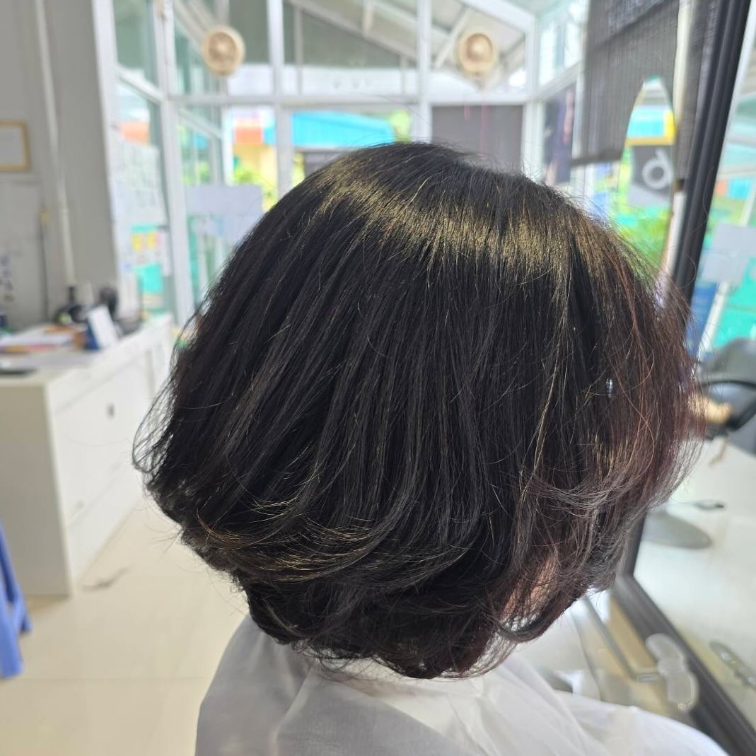 Cut+ Perm +Milbon smooth Treatment ร้านทําผมสไตล์ญี่ปุ่น แถวสีลม สนใจ สอบถามและจอง P Free parking available ทางร้านมีบริการ จอดรถฟรีค่ะ สนใจสอบถามและจองคิวกับทางร้านได้ที่เบอร์ 02-2679-106 สวัสดีคะ ร้านทําผม 106 ANNEX เวลา าการ 10:00-19:30 https://lin.ee/Zmaaw5K Silom 6 (We Space) https://reservia.jp/reserve/menu/b9855edf7b?start_page=2&is_guest=1*รบกวนจองเวลาก่อนมารับบริการทุก ครั้งนะคะ #106hair #106AnnexReMAKE #digitalperm #azsodaspa #highlightcolor #hairsalon #bangkokbeauty #bangkok #thailand #ร้านท่าผม #กรุงเทพฯ #สีลมซอย6 @ 106 Hair/ ANNEX REMAKE