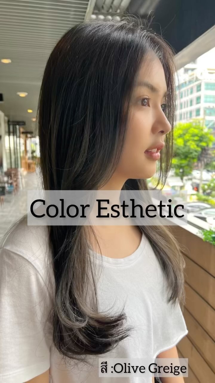 Color Esthetic  ถึงแม้จะเป็นรายการเกี่ยวกับการทำสีผม แต่ก็สามารถทำให้เส้นผมมีสุขภาพที่ดีขึ้นได้🤫  เมนูCuu's hair เป็นเมนูยอดนิยม จำเป็นต้องจำกัดสิทธิ์ในการจองคิว แนะนำให้ทุกท่านรีบติดต่อทางเราเพื่อสำรองคิวไว้ล่วงหน้า
สำหรับเมนูนี้เป็นการทำสีพร้อมกับการดูแลเส้นผมด้วยการเติมสารอาหารจำนวนมาก เช่น เคราติน คอลลาเจน กรดอะมิโน กรดไฮยาลูโรนิก เซราไมด์ ฯลฯ 
ไม่ว่าจะเป็นพื้นผมธรรมดา หรือพื้นผมที่ผ่านการฟอก ผมจะดูเงางามขึ้น เนื่องจากเส้นผมได้รับการบำรุงดูแลจากภายใน ไม่ว่าจะมีสภาพเส้นผมอย่างไรผมจะดีขึ้นได้อย่างแน่นอน  แนะนำ!! เหมาะสำหรับผู้ที่ต้องการทำสีผมแต่ไม่ต้องการให้เส้นผมหรือหนังศรีษะถูกทำลายหรือได้รับความเสียหาย   อยากให้ทุกท่านได้สัมผัสกับเมนูทำผมอย่างเต็มรูปแบบที่สัมผัสได้ที่ CUU’s hair ที่เดียวเท่านั้น ‍♀️  Color Esthetic
7300 บาท → 4600 บาท
ตัด ,ทำสี ,ให้คำปรึกษา, ดีท็อกซ์หนังศีรษะ,สระผม, แชมพู ,ทรีทเม้นท์, เซ็ท, เป่า,การรับประกัน (ฟรี) ปรึกษาทางไลน์ (ฟรี) + ตัดหน้าม้าหลังทำ 3 สัปดาห์  ระยะเวลาที่ใช้ : ประมาณ 3 ชั่วโมง  カラーエステは…  ヘアカラーメニューなのに髪の毛が良くなります🤫  クーズヘアの人気メニュー、予約に制限を設けているのでご予約はお早めに！
ケラチン、コラーゲン、アミノ酸、スーパーヒアルロン酸、セラミドなどなどここでは伝えきれない程の栄養をたくさん入れながらカラーの施術しています。普通の髪はもちろん、ブリーチ毛でも、とても艶が出て、髪の内部から栄養補給されてどんな髪でも本来の状態が必ず良くなります！
カラーしたいけど、髪や頭皮を傷ませたくない方におすすめです！  クーズヘアのオリジナル、髪エステ是非体験してください‍♀️  IG:cuushair
Facebook : Cuu's​ hair
TEL : 02-065-0909
#bangkok #thonglor #bangkokhairsalon #ผม #เกาหลี #ม้วนผมเกาหลี #ร้านเสริมสวย #ดัดผม #สไตล์เกาหลี #hairesthetic #organic