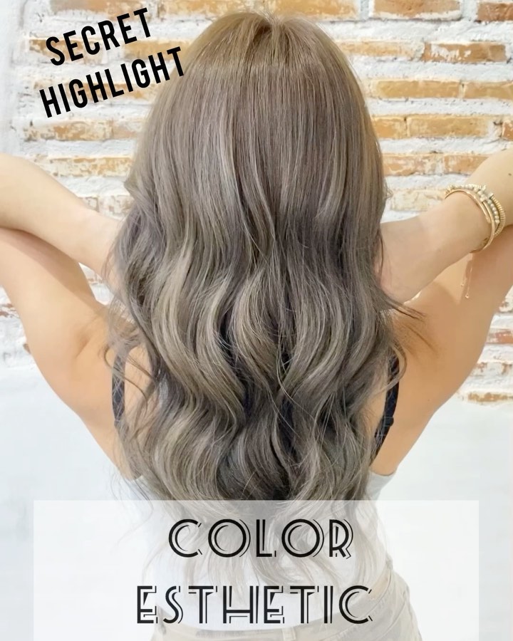สีSilver Ash  Color Esthetic  ถึงแม้จะเป็นรายการเกี่ยวกับการทำสีผม แต่ก็สามารถทำให้เส้นผมมีสุขภาพที่ดีขึ้นได้🤫  เมนูCuu's hair เป็นเมนูยอดนิยม จำเป็นต้องจำกัดสิทธิ์ในการจองคิว แนะนำให้ทุกท่านรีบติดต่อทางเราเพื่อสำรองคิวไว้ล่วงหน้า
สำหรับเมนูนี้เป็นการทำสีพร้อมกับการดูแลเส้นผมด้วยการเติมสารอาหารจำนวนมาก เช่น เคราติน คอลลาเจน กรดอะมิโน กรดไฮยาลูโรนิก เซราไมด์ ฯลฯ 
ไม่ว่าจะเป็นพื้นผมธรรมดา หรือพื้นผมที่ผ่านการฟอก ผมจะดูเงางามขึ้น เนื่องจากเส้นผมได้รับการบำรุงดูแลจากภายใน ไม่ว่าจะมีสภาพเส้นผมอย่างไรผมจะดีขึ้นได้อย่างแน่นอน  แนะนำ!! เหมาะสำหรับผู้ที่ต้องการทำสีผมแต่ไม่ต้องการให้เส้นผมหรือหนังศรีษะถูกทำลายหรือได้รับความเสียหาย   อยากให้ทุกท่านได้สัมผัสกับเมนูทำผมอย่างเต็มรูปแบบที่สัมผัสได้ที่ CUU’s hair ที่เดียวเท่านั้น ‍♀️  Color Esthetic
7300 บาท → 5600 บาท
ตัด ,ทำสี ,ให้คำปรึกษา, ดีท็อกซ์หนังศีรษะ,สระผม, แชมพู ,ทรีทเม้นท์, เซ็ท, เป่า,การรับประกัน (ฟรี) ปรึกษาทางไลน์ (ฟรี) + ตัดหน้าม้าหลังทำ 3 สัปดาห์  ระยะเวลาที่ใช้ : ประมาณ 3 ชั่วโมง  カラーエステは…  ヘアカラーメニューなのに髪の毛が良くなります🤫  クーズヘアの人気メニュー、予約に制限を設けているのでご予約はお早めに！
ケラチン、コラーゲン、アミノ酸、スーパーヒアルロン酸、セラミドなどなどここでは伝えきれない程の栄養をたくさん入れながらカラーの施術しています。普通の髪はもちろん、ブリーチ毛でも、とても艶が出て、髪の内部から栄養補給されてどんな髪でも本来の状態が必ず良くなります！
カラーしたいけど、髪や頭皮を傷ませたくない方におすすめです！  クーズヘアのオリジナル、髪エステ是非体験してください‍♀️  IG:cuushair
Facebook : Cuu's​ hair
TEL : 02-065-0909
#bangkok #thonglor #bangkokhairsalon #ผม #เกาหลี #ม้วนผมเกาหลี #ร้านเสริมสวย #ดัดผม #สไตล์เกาหลี #hairesthetic #organic