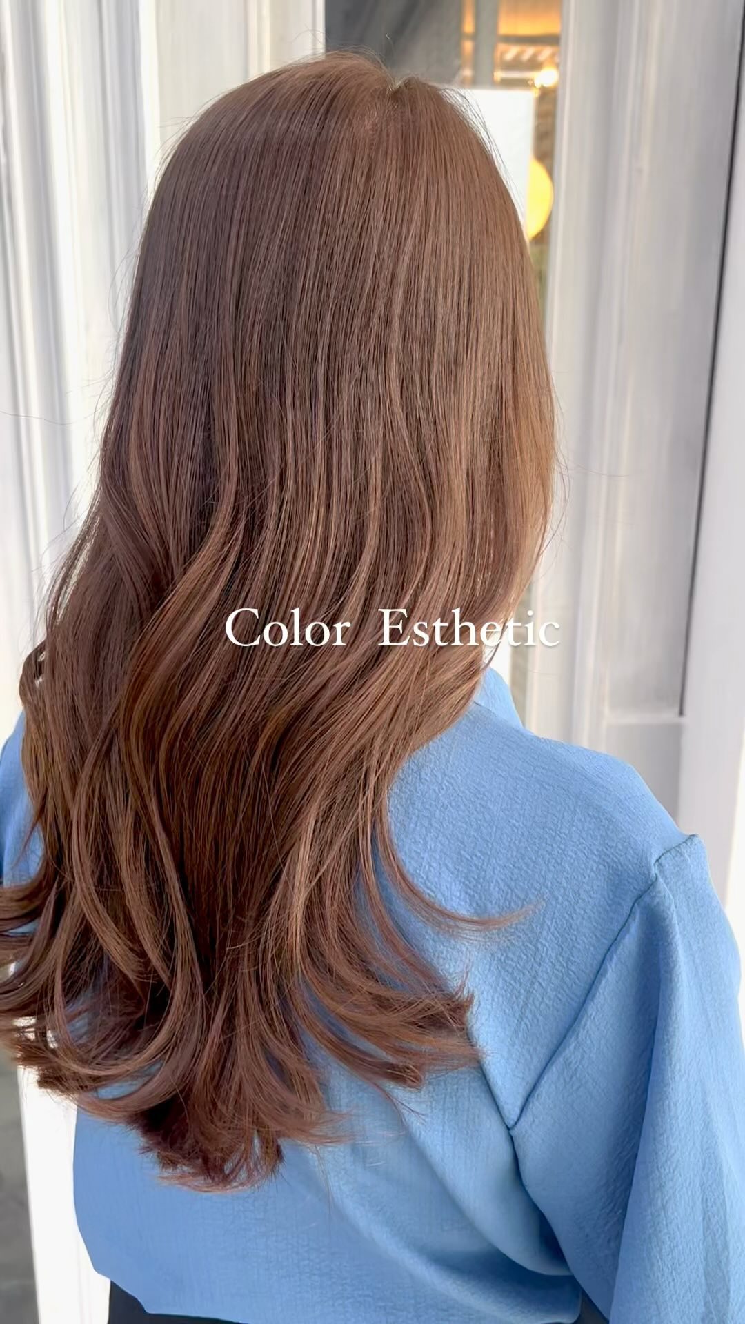 Color Esthetic  ถึงแม้จะเป็นรายการเกี่ยวกับการทำสีผม แต่ก็สามารถทำให้เส้นผมมีสุขภาพที่ดีขึ้นได้🤫  เมนูCuu's hair เป็นเมนูยอดนิยม จำเป็นต้องจำกัดสิทธิ์ในการจองคิว แนะนำให้ทุกท่านรีบติดต่อทางเราเพื่อสำรองคิวไว้ล่วงหน้า
สำหรับเมนูนี้เป็นการทำสีพร้อมกับการดูแลเส้นผมด้วยการเติมสารอาหารจำนวนมาก เช่น เคราติน คอลลาเจน กรดอะมิโน กรดไฮยาลูโรนิก เซราไมด์ ฯลฯ 
ไม่ว่าจะเป็นพื้นผมธรรมดา หรือพื้นผมที่ผ่านการฟอก ผมจะดูเงางามขึ้น เนื่องจากเส้นผมได้รับการบำรุงดูแลจากภายใน ไม่ว่าจะมีสภาพเส้นผมอย่างไรผมจะดีขึ้นได้อย่างแน่นอน  แนะนำ!! เหมาะสำหรับผู้ที่ต้องการทำสีผมแต่ไม่ต้องการให้เส้นผมหรือหนังศรีษะถูกทำลายหรือได้รับความเสียหาย   อยากให้ทุกท่านได้สัมผัสกับเมนูทำผมอย่างเต็มรูปแบบที่สัมผัสได้ที่ CUU’s hair ที่เดียวเท่านั้น ‍♀️  Color Esthetic
7300 บาท → 5600 บาท
ตัด ,ทำสี ,ให้คำปรึกษา, ดีท็อกซ์หนังศีรษะ,สระผม, แชมพู ,ทรีทเม้นท์, เซ็ท, เป่า,การรับประกัน (ฟรี) ปรึกษาทางไลน์ (ฟรี) + ตัดหน้าม้าหลังทำ 3 สัปดาห์  ระยะเวลาที่ใช้ : ประมาณ 3 ชั่วโมง  カラーエステは…  ヘアカラーメニューなのに髪の毛が良くなります🤫  クーズヘアの人気メニュー、予約に制限を設けているのでご予約はお早めに！
ケラチン、コラーゲン、アミノ酸、スーパーヒアルロン酸、セラミドなどなどここでは伝えきれない程の栄養をたくさん入れながらカラーの施術しています。普通の髪はもちろん、ブリーチ毛でも、とても艶が出て、髪の内部から栄養補給されてどんな髪でも本来の状態が必ず良くなります！
カラーしたいけど、髪や頭皮を傷ませたくない方におすすめです！  クーズヘアのオリジナル、髪エステ是非体験してください‍♀️  IG:cuushair
Facebook : Cuu's​ hair
TEL : 02-065-0909
#bangkok #thonglor #bangkokhairsalon #ผม #เกาหลี #ม้วนผมเกาหลี #ร้านเสริมสวย #ดัดผม #สไตล์เกาหลี #hairesthetic #organic