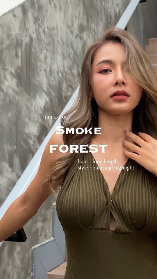 Style :    Long  Color :   Smoke Forest        วันนี้มาแนะนำไอเดียการทำผมให้กับสาวๆทุกคน ด้วยเทคนิค Balayage Hilight จะทำให้ใบหน้าดูสว่างมากขึ้น รับกับผิวที่ขับให้ดูสดใส ด้วยโทนสีหม่นเขียว
      สีเขียวหม่นปนเทาสีนี้ เป็นสีโทนกลางๆ ที่ทำแล้วให้ความรู้สึกเย็นสบาย อีกทั้งยังดูสวยละมุนกำลังดี ไม่ดูแรงจนเกินไป แต่ก็ดูมีอะไรและแฝงไปด้วยเสน่ห์น่าค้นหา
     แนะนำสำหรับสาวๆทุกคนที่อยากลองเปลี่ยนลุคให้เป็นคนที่ดูหน้าค้นหาได้ค่ะ  Stylist :   GAME  @gamenoolek89  FB :  BELL Otonagami  salon  Tel :      020003001
LINE :   @skk6845h
Business hours :   9AM〜9PM  Please feel free to contact us/お気軽にお問合せください️  #periash #bleach #ashlavender #hairstyle #lavender #ashhair #Bellotonagamisalon #ร้านทำผมญี่ปุ่น #バンコク美容室 #バンコク駐在 #バンコク在住