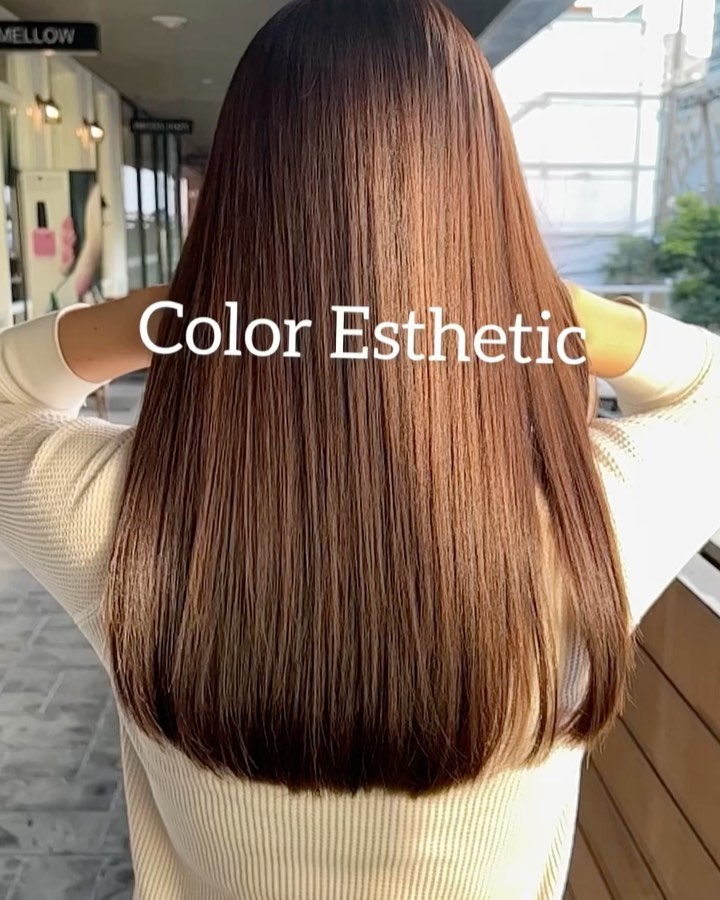 Color Esthetic 
⁡
ถึงแม้จะเป็นรายการเกี่ยวกับการทำสีผม แต่ก็สามารถทำให้เส้นผมมีสุขภาพที่ดีขึ้นได้🤫
⁡
เมนูCuu's hair เป็นเมนูยอดนิยม จำเป็นต้องจำกัดสิทธิ์ในการจองคิว แนะนำให้ทุกท่านรีบติดต่อทางเราเพื่อสำรองคิวไว้ล่วงหน้า
สำหรับเมนูนี้เป็นการทำสีพร้อมกับการดูแลเส้นผมด้วยการเติมสารอาหารจำนวนมาก เช่น เคราติน คอลลาเจน กรดอะมิโน กรดไฮยาลูโรนิก เซราไมด์ ฯลฯ 
ไม่ว่าจะเป็นพื้นผมธรรมดา หรือพื้นผมที่ผ่านการฟอก ผมจะดูเงางามขึ้น เนื่องจากเส้นผมได้รับการบำรุงดูแลจากภายใน ไม่ว่าจะมีสภาพเส้นผมอย่างไรผมจะดีขึ้นได้อย่างแน่นอน 
⁡
แนะนำ!! เหมาะสำหรับผู้ที่ต้องการทำสีผมแต่ไม่ต้องการให้เส้นผมหรือหนังศรีษะถูกทำลายหรือได้รับความเสียหาย  
⁡
อยากให้ทุกท่านได้สัมผัสกับเมนูทำผมอย่างเต็มรูปแบบที่สัมผัสได้ที่ CUU’s hair ที่เดียวเท่านั้น ‍♀️
⁡
Color Esthetic
7300 บาท → 5600 บาท
ตัด (ส่วนลด 700 บาท หากไม่มีการตัด),ทำสี ,ให้คำปรึกษา, ดีท็อกซ์หนังศีรษะ,สระผม, แชมพู ,ทรีทเม้นท์, เซ็ท, เป่า,การรับประกัน (ฟรี) ปรึกษาทางไลน์ (ฟรี) + ตัดหน้าม้าหลังทำ 3 สัปดาห์
⁡
ระยะเวลาที่ใช้ : ประมาณ 3 ชั่วโมง
⁡
カラーエステは…
⁡
ヘアカラーメニューなのに髪の毛が良くなります🤫
⁡
クーズヘアの人気メニュー、予約に制限を設けているのでご予約はお早めに！
ケラチン、コラーゲン、アミノ酸、スーパーヒアルロン酸、セラミドなどなどここでは伝えきれない程の栄養をたくさん入れながらカラーの施術しています。普通の髪はもちろん、ブリーチ毛でも、とても艶が出て、髪の内部から栄養補給されてどんな髪でも本来の状態が必ず良くなります！
カラーしたいけど、髪や頭皮を傷ませたくない方におすすめです！
⁡
クーズヘアのオリジナル、髪エステ是非体験してください‍♀️
⁡
カラーエステ
7300B→5600B
カラー、カウンセリング、頭皮デトックス、髪クレンジング、シャンプー、トリートメント、カット（カットなしは７００Bオフ）セット、ブロー、技術保証（無料）ライン相談（無料）
⁡
所要時間:約3時間
⁡
IG:cuushair
Facebook : Cuu's​ hair
HP: https://cuushair.com
TEL : 02-065-0909
#bangkok #thonglor #bangkokhairsalon #ผม #เกาหลี #ม้วนผมเกาหลี #ร้านเสริมสวย #ดัดผม #สไตล์เกาหลี #hairesthetic #organic