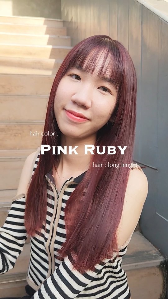 Style :    Long  Color :   Pink Ruby        วันนี้เรามาแนะนำการทำผมสุดฮิต สวย ชิคค์ แบบไม่เหมือนใคร แล้วแบบนี้ไม่ทำตามได้ยังไงไหวเอ่ย นั่นคือ สีชมพูอมแดง นั่นเอง
     😶😶 สีนี้ทำให้ใบหน้าดูสว่าง อ่อนเยาว์ได้ด้วย  ทางร้านเรามีเทคนิคพิเศษในการฟอกเพื่อไม่ให้เส้นผมถูกทำร้ายจนเกินไป และไม่เสียดสีหนังศรีษะให้เกิดการระคายเคือง พร้อมทั้งยังมีบำรุงให้หลังการฟอกด้วย สามารถเข้ามาปรึกษากับเราได้นะคะ  Stylist :   GAME  @gamenoolek89  FB :  BELL Otonagami  salon  Tel :      020003001
LINE :   @skk6845h
Business hours :   9AM〜9PM  Please feel free to contact us/お気軽にお問合せください️  #pink #bleach #ruby #pinkruby  #hairstyle #lavender #hair #Bellotonagamisalon #ร้านทำผมญี่ปุ่น #バンコク美容室 #バンコク駐在 #バンコク在住