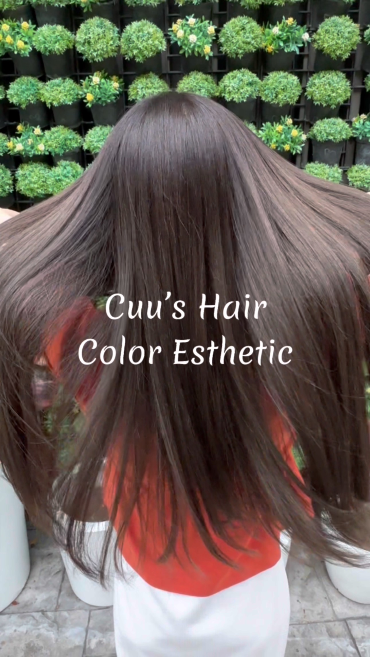 Cuu’s hair สวัสดีค่า ‍♀️
ทำสีแล้วผมสุขภาพดี ทำได้จริงมั้ย? 🤔
วันนี้แอดมินขอแนะนำการทำสีพร้อมทรีทเม้นท์ หรือที่เรียกว่า Color Esthetic ซึ่งช่วยทำให้ได้สีที่เราชื่นชอบ และติดทนนานกว่าการทำสีปกติ เพราะมีการผสมทรีทเม้นท์เข้าไปในสีที่ทำด้วย ในทรีทเม้นท์มีสารอาหารมากมายต่อสำคัญต่อเส้นผม ช่วยให้ผมของคุณสุขภาพดี มีน้ำหนัก สวยอย่างเป็นธรรมชาติได้ค่า 🥰‍♀️  Color Esthetic
7300 บาท → 5600 บาท(ราคานี้ไม่รวมฟอก) 
ตัด ,ทำสี(ได้ทุกความสั้นและความยาว),ให้คำปรึกษา, ดีท็อกซ์หนังศีรษะ,สระผม, แชมพู ,ทรีทเม้นท์, เซ็ท, เป่า,การรับประกัน (ฟรี) ปรึกษาทางไลน์ (ฟรี) + ตัดหน้าม้าหลังทำ 3 สัปดาห์  ระยะเวลาที่ใช้ : ประมาณ 3 ชั่วโมง 
หากคุณลูกค้าไม่ต้องการตัดผมจะมีส่วนลด 700 บาทครับ  ทางร้านจะใช้โปรตีนคุณภาพสูงจากธรรมชาติ เซราไมด์ คอลลาเจน กรดอะมิโน และกรดไฮยาลูโรนิกจากธรรมชาติให้กับเส้นผมเพื่อให้สารอาหารซึมซาบเข้าสู่เส้นผม เพื่อป้องกันไม่ให้สารอาหารและน้ำที่หล่อเลี้ยงหลุดออกมา พร้อมทั้งยังเติมส่วนผสมที่ให้ความชุ่มชื้นตามธรรมชาติจากกับเส้นผมและหนังศีรษะ ฉะนั้นสภาวะแวดล้อมต่างๆจึงไม่ทำให้เกิดความเครียดกับเส้นผมและหนังศีรษะหลังทำ 
จะช่วยซ่อมแซมเส้นผมที่เสีย กลับมามีผมที่แข็งแรงมากขึ้น ลดการชี้ฟูของเส้นผมให้ผมให้ดูสวยงามมากขึ้น ไม่ใช่เป็นการแค่บำรุงเส้นผมแต่ยังช่วยบำรุงหนังศรีษะ ป้องกันผมขาดหลุดร่วงอีกด้วยนะครับ🥰  โปรโมชั่นHair Esthetic
Treatment Esthetic 4900THB → 4300THB
Color Esthetic 7300 บาท → 5600 บาท(ราคานี้ไม่รวมฟอก) 
Perm Esthetic 8400 บาท → 6900 บาท
Straight  Esthetic 10500 บาท → 7400 บาท  IG:cuushair
Facebook:Cuu’s hair
HP: https://cuushair.com
TEL:02-065-0909  #bangkok #thonglor #bangkokhairsalon #ผม #เกาหลี #ญี่ปุ่น #ม้วนผม #ร้านเสริมสวย #ดัดผม #เสริมสวย #ทรงผม #สไตล์เกาหลี #สไตล์ญี่ปุ่น #hairesthetic #organic