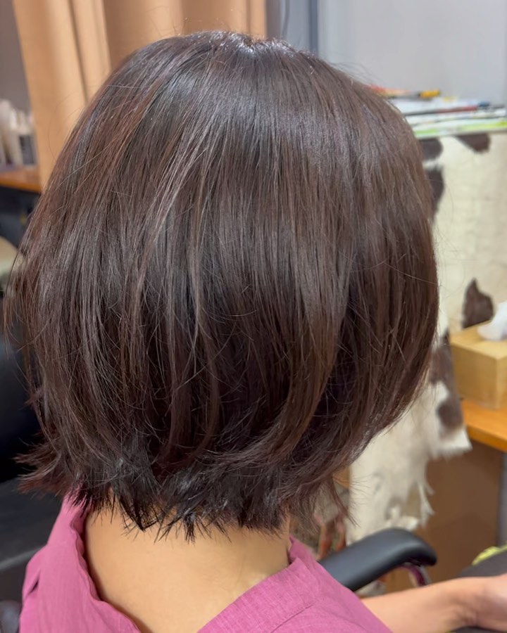 おはよう御座います
HAIR SALON SOです！
・
・
ショート以外のスタイルもやってますよー
素敵に仕上がりました。
ありがとうございました！
・
・
お知らせ
9/1〜9/8までお休み頂きます！
ご不便をおかけいたしますが、
よろしくお願いします‍♀️
・
・
HAIR SALON SOは、
バンコクのスクムビット24で営業している
スタイリスト1人の小さな日系美容室です。
老若男女問わず幅広い方に、
気楽にご来店いただける美容室です！
・
・
お問い合わせ
TEL 065-530-3466
LINEhairsalonso
・
・
場所
BTSプロンポン駅から直ぐ
エンポリアムsoi24 の出入口手前のビル
ターミナルビルG階
・
・  Good morning
It's HAIR SALON SO!
・
・
I also do styles other than short 
Nicely finished.
thank you very much!
・
・
notice
We will be closed from 9/1 to 9/8!
We apologize for the inconvenience.
Thank you in advance‍♀️
・
・
HAIR SALON SO
Operating at Sukhumvit 24, Bangkok
It is a small Japanese beauty salon with one stylist.
For a wide range of people regardless of age or gender,
It's a beauty salon where you can feel free to visit us!
・
・
inquiry
TEL 065-530-3466
LINEhair salon
・
・
place
Right from BTS Phrom Phong Station
The building in front of the entrance of Emporium soi24
Terminal building G floor  〜〜〜〜〜〜〜〜〜〜
#タイ美容室 #タイ美容院 #タイ日系美容室 #タイヘアサロン 
#バンコク美容室 #バンコク美容院 #バンコク日系美容室 #バンコクヘアサロン 
#タイヘアカット #バンコクヘアカット 
#スクムビット24 #スクムビット24の美容室 #プロンポン駅近く #プロンポン美容室 
#ヘアサロンソオ 
#thaihairsalon #thailandhairsalon 
#bangkokhairsalon #bangkokhaircut 
#sukhumvit24 
#hairsalonso