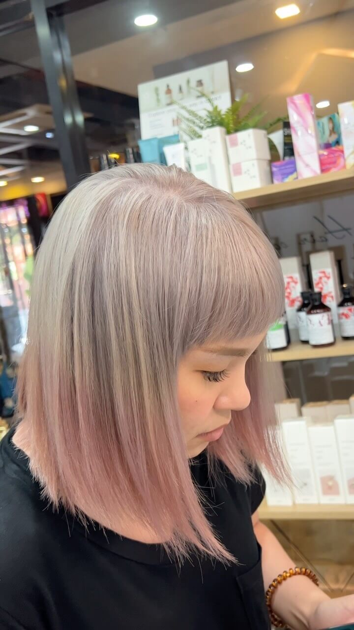 “Pastel pink ombré “
~ SEE MY HAIR~
Design by Fhasai
-
☆☆☆☆
・ไฮไลท์,เทคนิคตัดที่ละเอียด ควบคู่ผลิตภัณฑ์และเทคนิคจากญี่ปุ่น สร้างสรรค์ทรงผม
・เข้าถึงทุกเทรนด์ไม่ว่าจะญี่ปุ่นหรือเกาหลี
☆☆☆☆
・Akiendo คือทรงผมที่เชื่อมไปถึงความมั่นใจของคุณ🤩
☆☆☆☆
・พวกเรานั้นมีรับประกันสี10วัน(ไม่รวมสีหลุดโดยธรรมชาติ)
・สำหรับท่านที่ทำไฮไลท์ครั้งแรก สามารถใส่สีอีกครั้งในราคา 1000 บาทภายใน 20 วัน
☆☆☆☆
-
ที่ตั้งร้าน ร้านอยู่ใกล้กับ บีทีเอสพร้อมพงษ์ ในซอยสุขุมวิท 39 ซอยพร้อมศรี 1 metropole residence ชั้น1 ร้านมีที่จอดรถบริการค่ะ
Metropole residence,soi Phrom si1,Sukhumvit39
จองคิวหรือสอบถามได้ที่เบอร์ tel:020048180
Line@: aki-endo
เวลาทำการ: 10:00AM – 8:00PM (หยุดทุกวันอังคาร Tueday closed)  #haircut  #haircolor #hairstyle #akiendo #bangkokhairsalon #ตัดผมสไตล์ญี่ปุ่น #เซ็ตผม #ทำสีผม #ตัดผม #หน้าม้า #หน้าม้าซีทรู #ร้านทำผม #ร้านทำผม #สุขุมวิท #ไฮไลท์ #ทรงผมเกาหลี #ดัดผม #ทรงผมสไตล์เกาหลี #สไตล์เกาหลี #ม้วนผม #ผมสั้น #ฟอกผม #ย้อมผม #バンコク美容院 #バンコク美容室