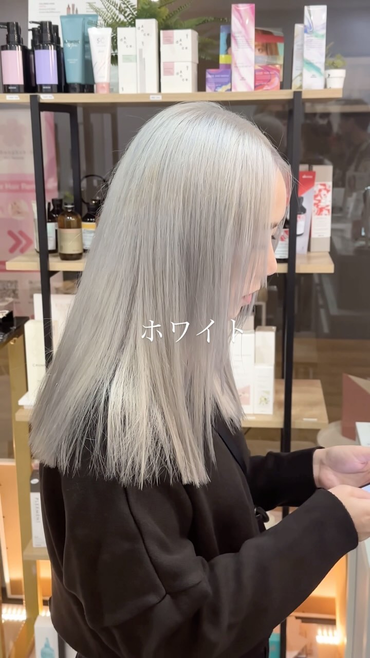White ️ 
“Coloring life through hair “
ร้านทำผมของเส้นผมและตัวฉัน🤍
-
☆☆☆☆
・ไฮไลท์,เทคนิคตัดที่ละเอียด ควบคู่ผลิตภัณฑ์และเทคนิคจากญี่ปุ่น สร้างสรรค์ทรงผม
・เข้าถึงทุกเทรนด์ไม่ว่าจะญี่ปุ่นหรือเกาหลี
☆☆☆☆
・Akiendo คือทรงผมที่เชื่อมไปถึงความมั่นใจของคุณ🤩
☆☆☆☆
・พวกเรานั้นมีรับประกันสี10วัน(ไม่รวมสีหลุดโดยธรรมชาติ)
・สำหรับท่านที่ทำไฮไลท์ครั้งแรก สามารถใส่สีอีกครั้งในราคา 1000 บาทภายใน 20 วัน
☆☆☆☆
-
ที่ตั้งร้าน ร้านอยู่ใกล้กับ บีทีเอสพร้อมพงษ์ ในซอยสุขุมวิท 39 ซอยพร้อมศรี 1 metropole residence ชั้น1 ร้านมีที่จอดรถบริการค่ะ
Novotel suite 1st floor ,soi Phrom si1,Sukhumvit39
จองคิวหรือสอบถามได้ที่เบอร์ tel:020048180
Line@: aki-endo
เวลาทำการ: 10:00AM – 8:00PM (หยุดทุกวันอังคาร Tueday closed)  #haircut  #haircolor #hairstyle #akiendo #bangkokhairsalon #ตัดผมสไตล์ญี่ปุ่น #เซ็ตผม #ทำสีผม #ตัดผม #หน้าม้า #หน้าม้าซีทรู #ร้านทำผม #ร้านทำผม #สุขุมวิท #ไฮไลท์ #ทรงผมเกาหลี #ดัดผม #ทรงผมสไตล์เกาหลี #สไตล์เกาหลี #ม้วนผม #ผมสั้น #ฟอกผม #ย้อมผม #バンコク美容院 #バンコク美容室