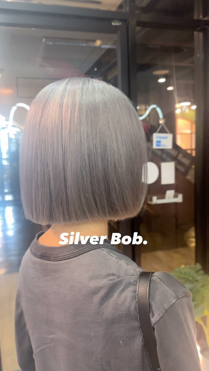 “Silver Bob hair”
 บ๊อบสีเงิน  บ๊อบสีเงินดูเท่และคูลมากๆ
ยังทำให้ดูเป็นผู้หญิงทันสมัยที่มีสไตล์อีกด้วย!
Design by Fahsai
#ทรงผม #ผมสีเงิน #บ๊อบ #แฟชั่น #เทรนด์
#bob #bobcut
-
☆☆☆☆
・ไฮไลท์,เทคนิคตัดที่ละเอียด ควบคู่ผลิตภัณฑ์และเทคนิคจากญี่ปุ่น สร้างสรรค์ทรงผม
・เข้าถึงทุกเทรนด์ไม่ว่าจะญี่ปุ่นหรือเกาหลี
☆☆☆☆
・Akiendo คือทรงผมที่เชื่อมไปถึงความมั่นใจของคุณ🤩
☆☆☆☆
・พวกเรานั้นมีรับประกันสี10วัน(ไม่รวมสีหลุดโดยธรรมชาติ)
・สำหรับท่านที่ทำไฮไลท์ครั้งแรก สามารถใส่สีอีกครั้งในราคา 1000 บาทภายใน 20 วัน
☆☆☆☆
-
Novotel suite 1st floor ,soi Phrom si1,Sukhumvit39
จองคิวหรือสอบถามได้ที่เบอร์ tel:020048180
Line@: aki-endo
เวลาทำการ: 10:00AM – 8:00PM (หยุดทุกวันอังคาร Tueday closed)  #akiendo #bangkokhairsalon #ตัดผมสไตล์ญี่ปุ่น #เซ็ตผม #ทำสีผม #ตัดผม #หน้าม้า #หน้าม้าซีทรู #ร้านทำผม #ร้านทำผม #สุขุมวิท #ไฮไลท์ #ทรงผมเกาหลี #ดัดผม #ทรงผมสไตล์เกาหลี #สไตล์เกาหลี #ม้วนผม #ผมสั้น #ฟอกผม #ย้อมผม #バンコク美容院 #バンコク美容室