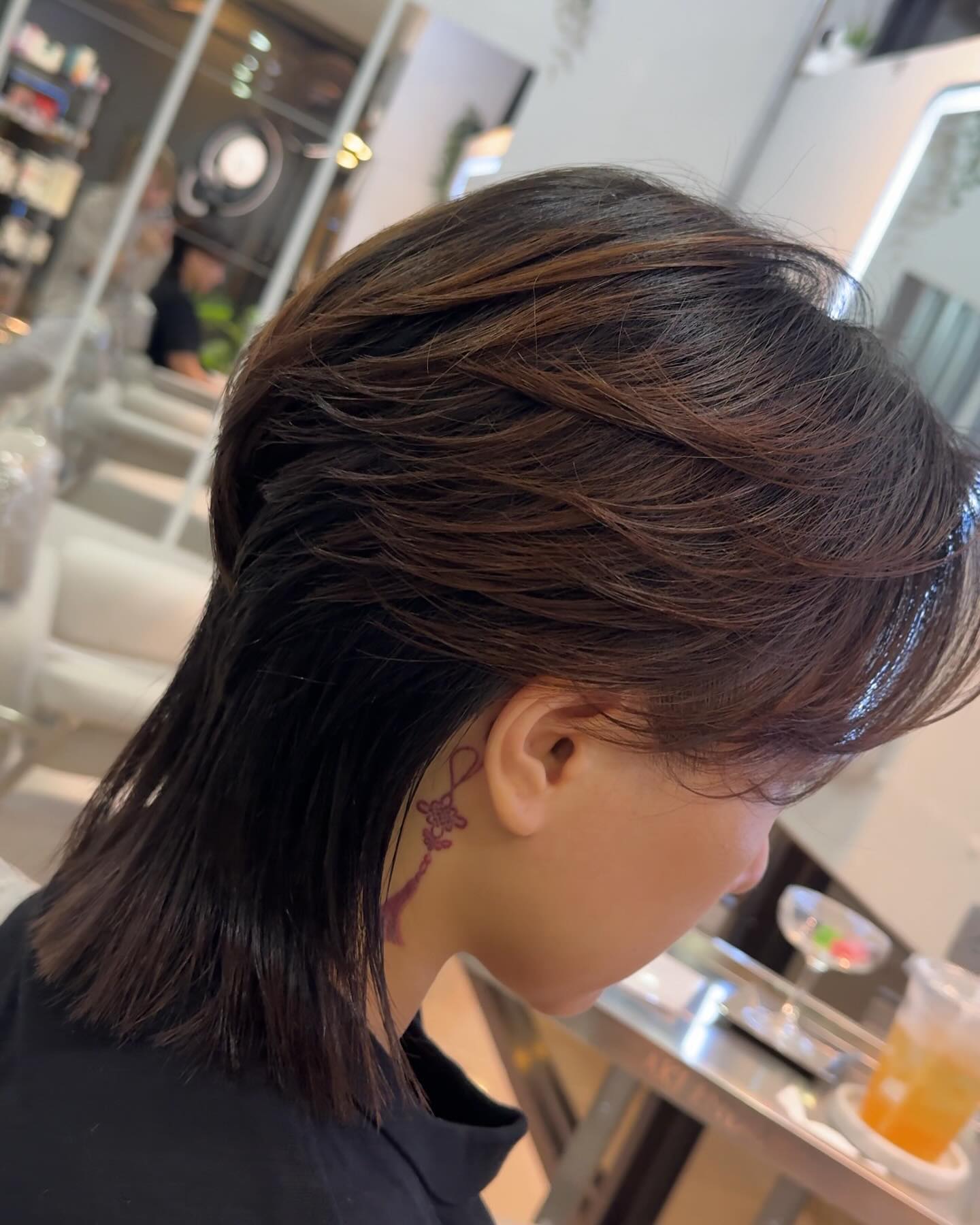 #wolfcut 
“”Unisex hair style trend “”
วูฟคัท หล่อเท่ได้ ไม่ว่าคุณเป็นใคร
-
Novotel suite 1st floor ,soi Phrom si1,Sukhumvit39
จองคิวหรือสอบถามได้ที่เบอร์ tel:020048180
Line@: aki-endo
เวลาทำการ: 10:00AM – 8:00PM (หยุดทุกวันอังคาร Tueday closed)

#haircut  #haircolor #hairstyle #akiendo #bangkokhairsalon #ตัดผมสไตล์ญี่ปุ่น #เซ็ตผม #ทำสีผม #ตัดผม #หน้าม้า #หน้าม้าซีทรู #ร้านทำผม #ร้านทำผม #สุขุมวิท #ไฮไลท์ #ทรงผมเกาหลี #ดัดผม #ทรงผมสไตล์เกาหลี #สไตล์เกาหลี #ม้วนผม #ผมสั้น #ฟอกผม #ย้อมผม #バンコク美容院 #バンコク美容室