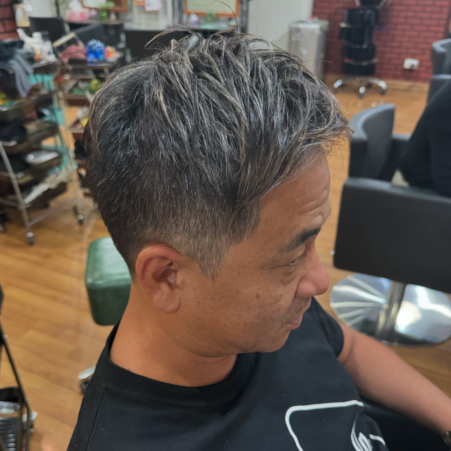 白髪 メッシュ メンズ