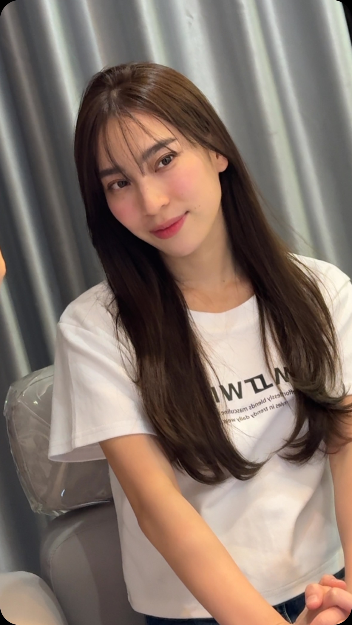 @dreamapichaya “New hair ,New you”
So nice
-
#dreamapichaya 
-
Novotel suite 1st floor ,soi Phrom si1,Sukhumvit39
จองคิวหรือสอบถามได้ที่เบอร์ tel:020048180
Line@: aki-endo
เวลาทำการ: 10:00AM – 8:00PM (หยุดทุกวันอังคาร Tueday closed)  #haircut  #haircolor #hairstyle #akiendo #bangkokhairsalon #ตัดผมสไตล์ญี่ปุ่น #เซ็ตผม #ทำสีผม #ตัดผม #หน้าม้า #หน้าม้าซีทรู #ร้านทำผม #ร้านทำผม #สุขุมวิท #ไฮไลท์ #ทรงผมเกาหลี #ดัดผม #ทรงผมสไตล์เกาหลี #สไตล์เกาหลี #ม้วนผม #ผมสั้น #ฟอกผม #ย้อมผม #バンコク美容院 #バンコク美容室